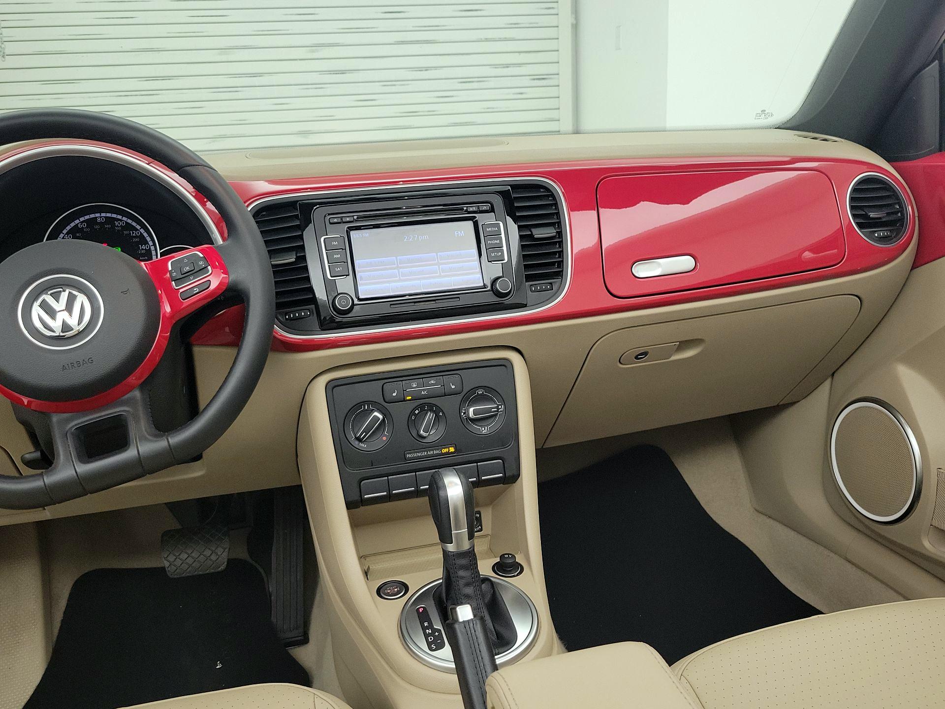 Thumbnail: 2015 Volkswagen Beetle - 9