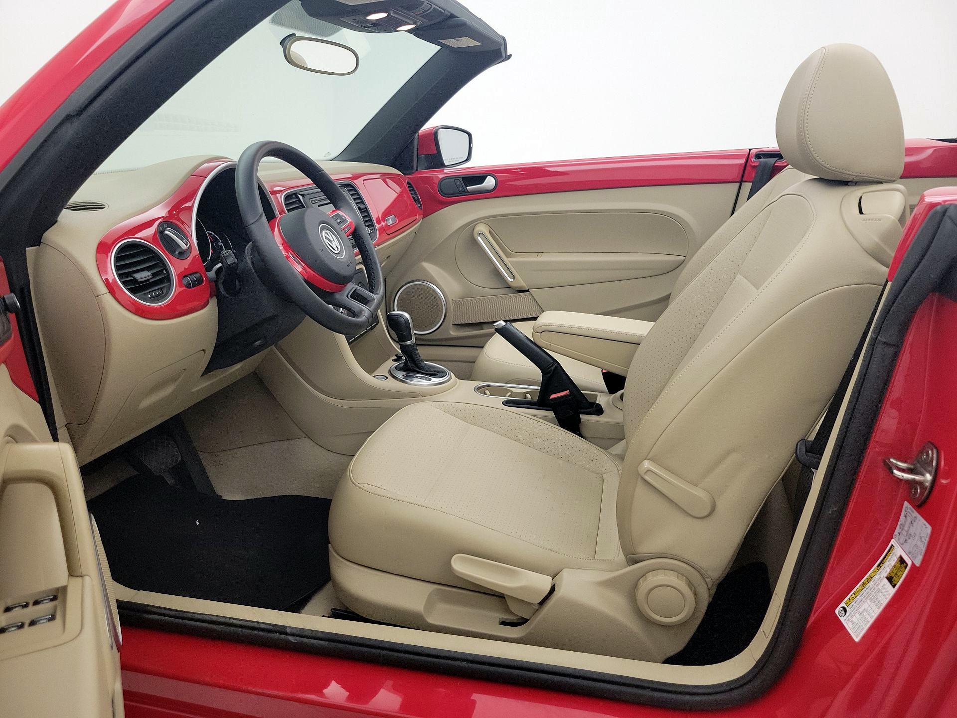 Thumbnail: 2015 Volkswagen Beetle - 11