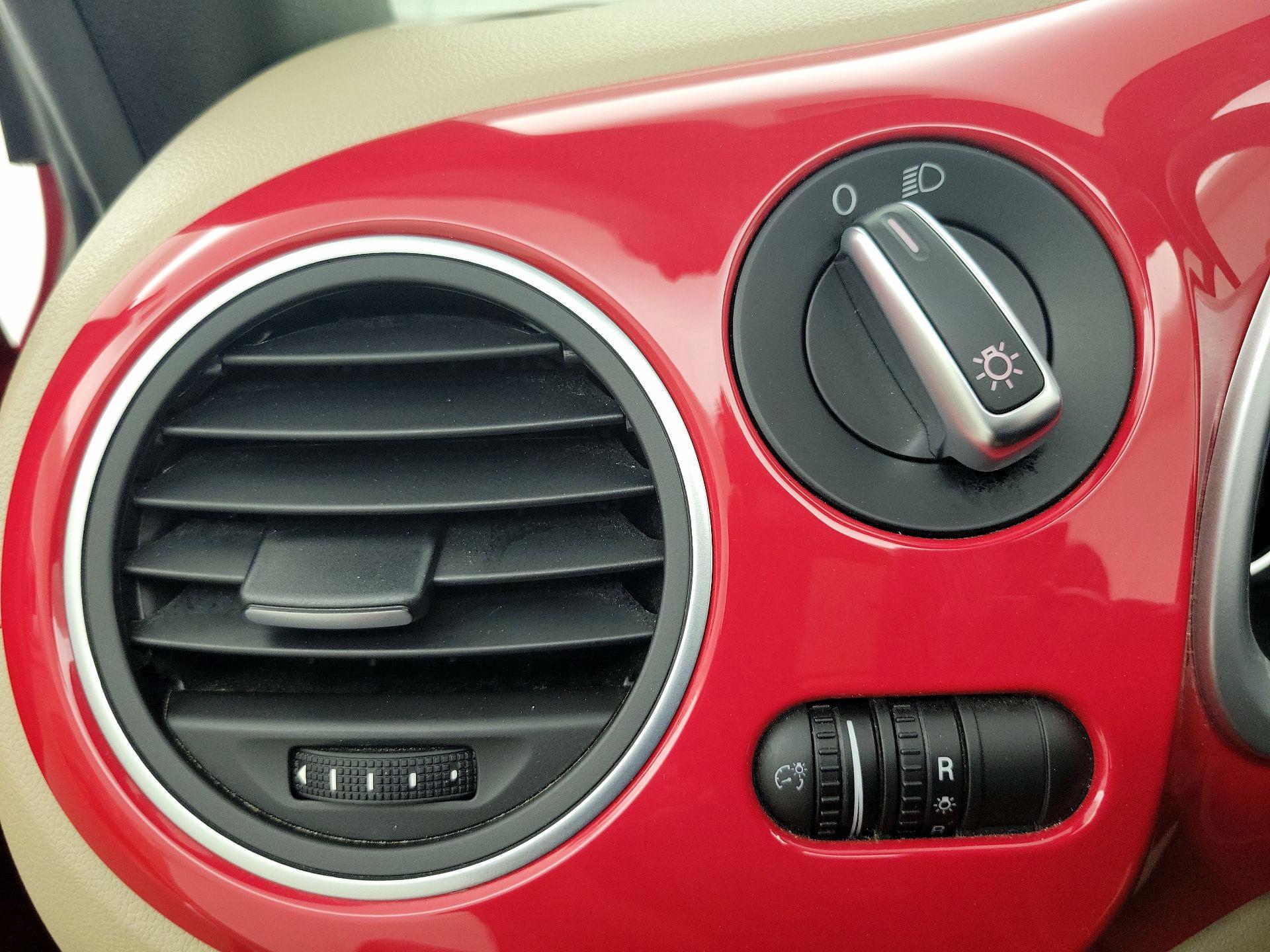 Thumbnail: 2015 Volkswagen Beetle - 13