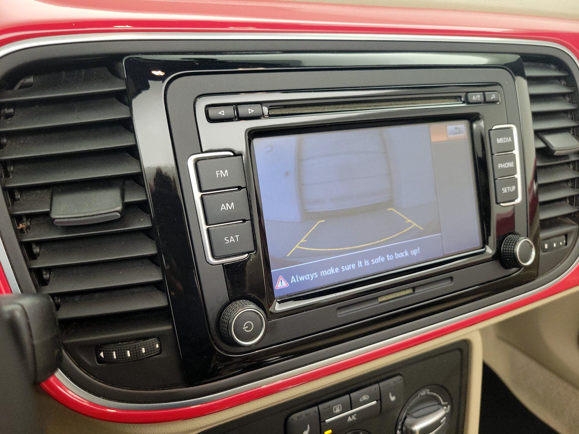 Thumbnail: 2015 Volkswagen Beetle - 14