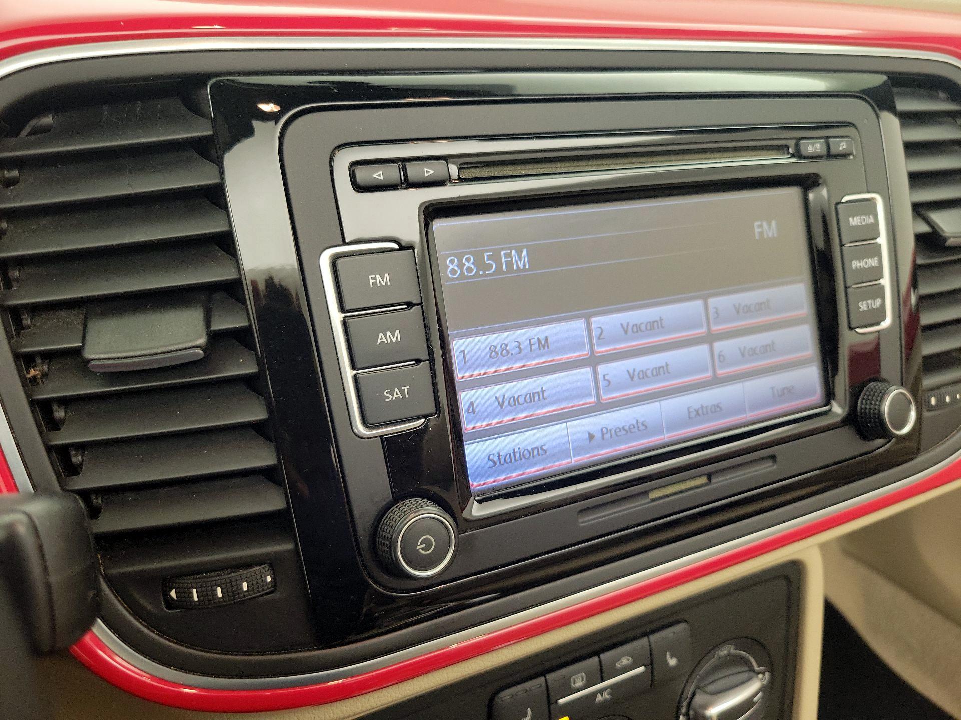 Thumbnail: 2015 Volkswagen Beetle - 15