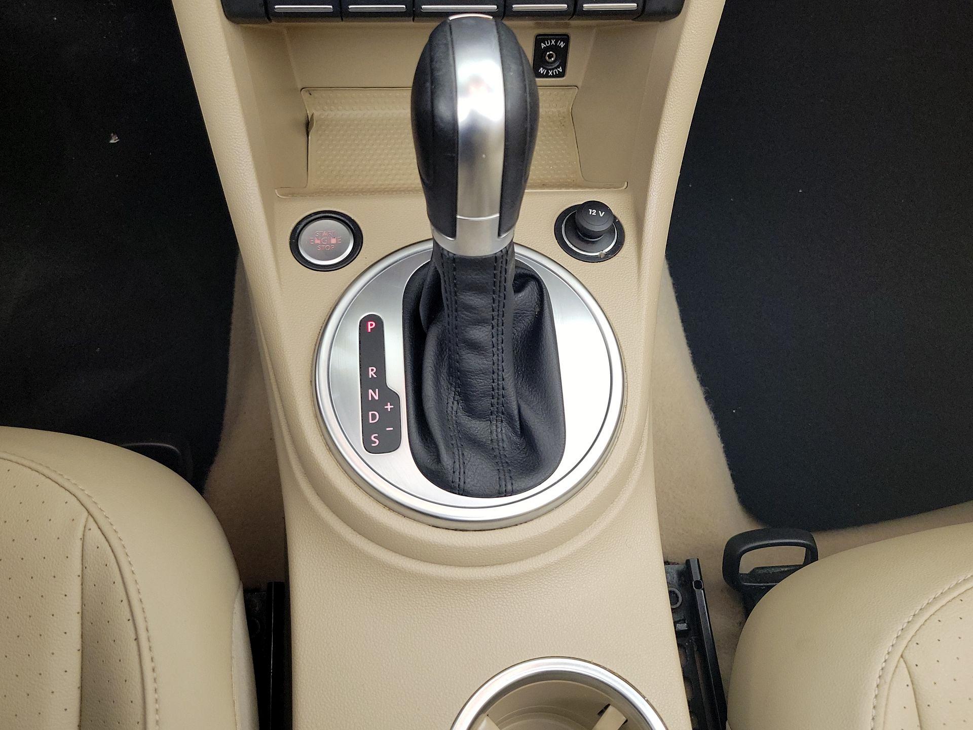 Thumbnail: 2015 Volkswagen Beetle - 17