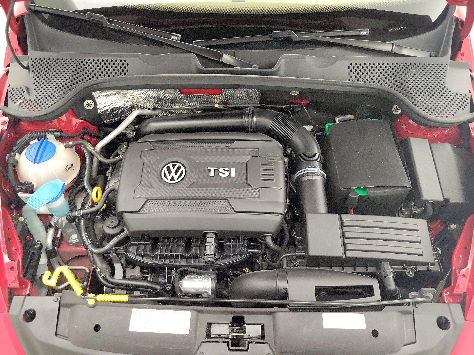 Thumbnail: 2015 Volkswagen Beetle - 20