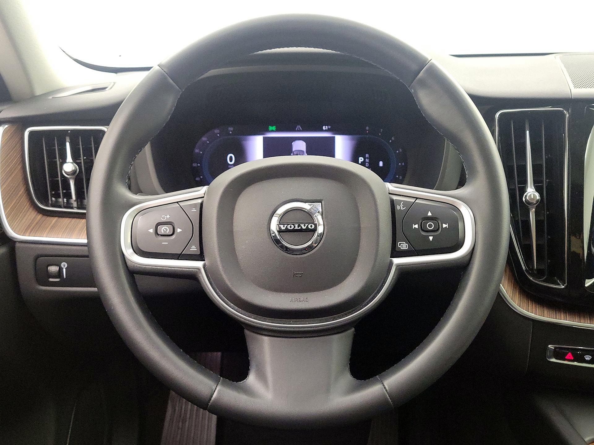 Thumbnail: 2022 Volvo XC60 - 10