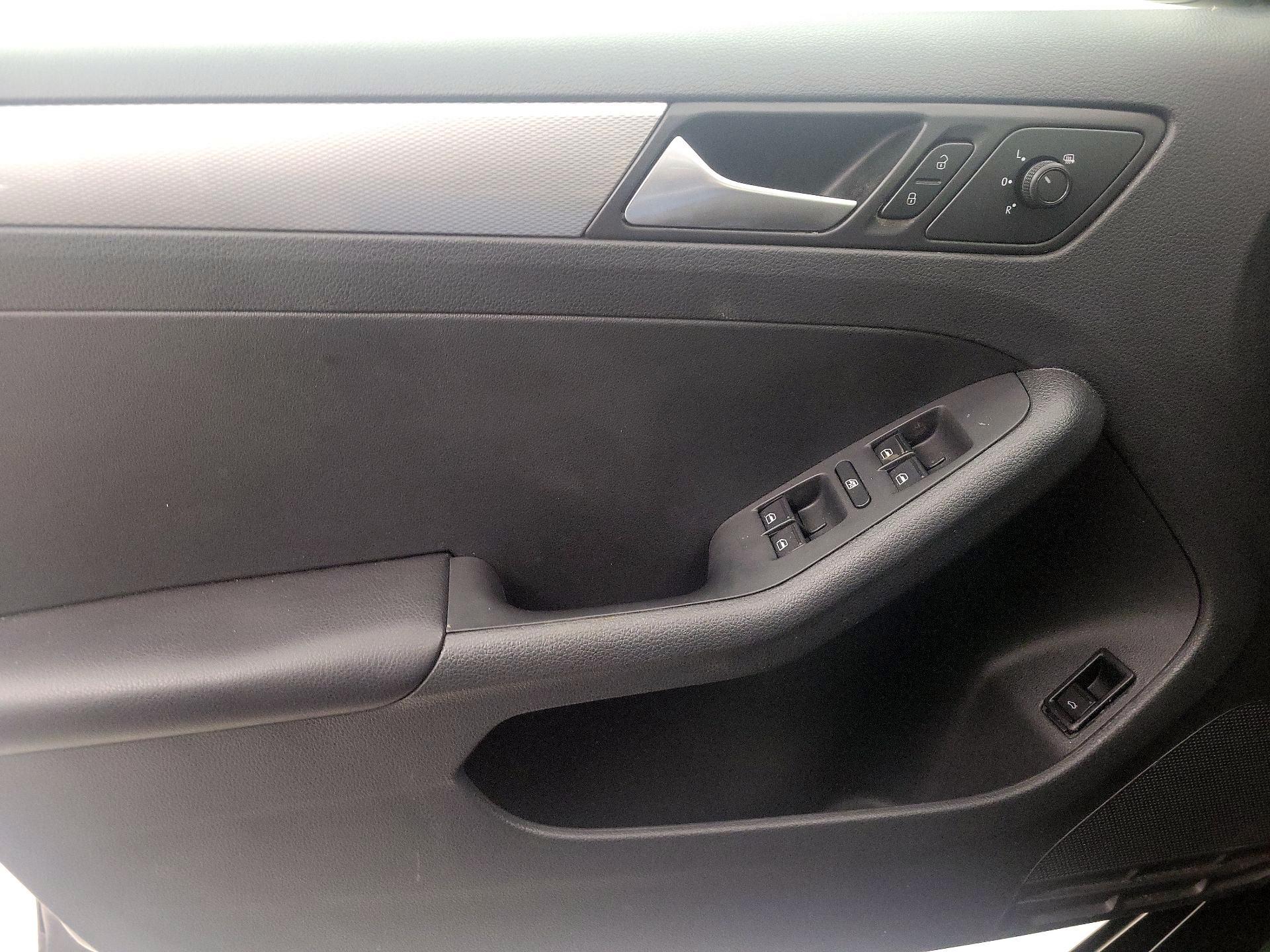 Thumbnail: 2018 Volkswagen Jetta - 12