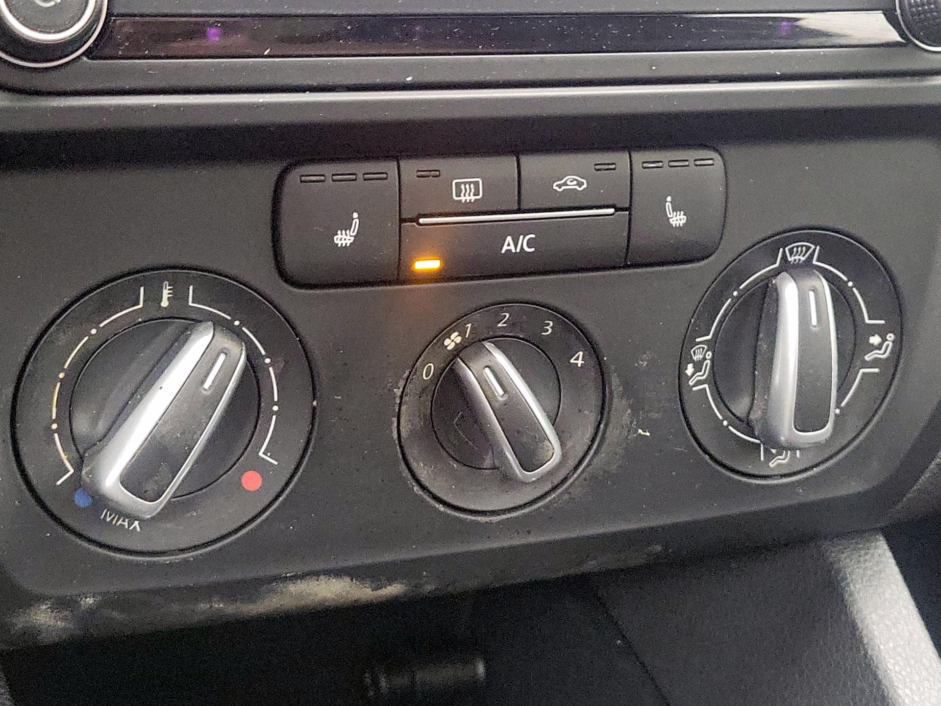 Thumbnail: 2018 Volkswagen Jetta - 16