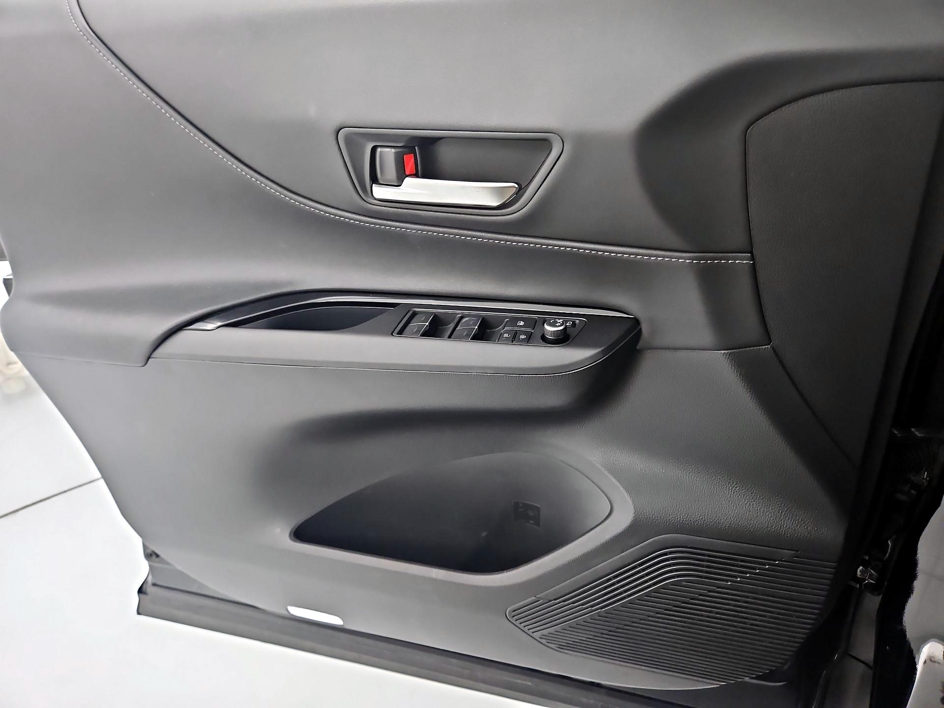 Thumbnail: 2023 Toyota Venza - 12