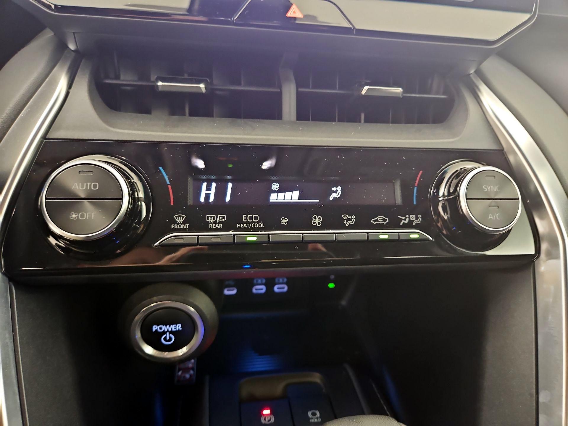 Thumbnail: 2023 Toyota Venza - 16