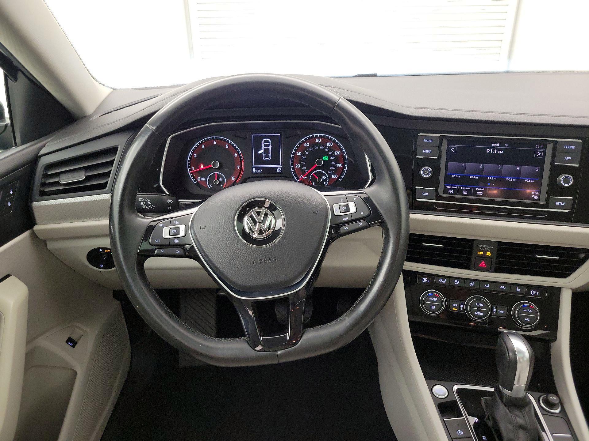 Thumbnail: 2019 Volkswagen Jetta - 10