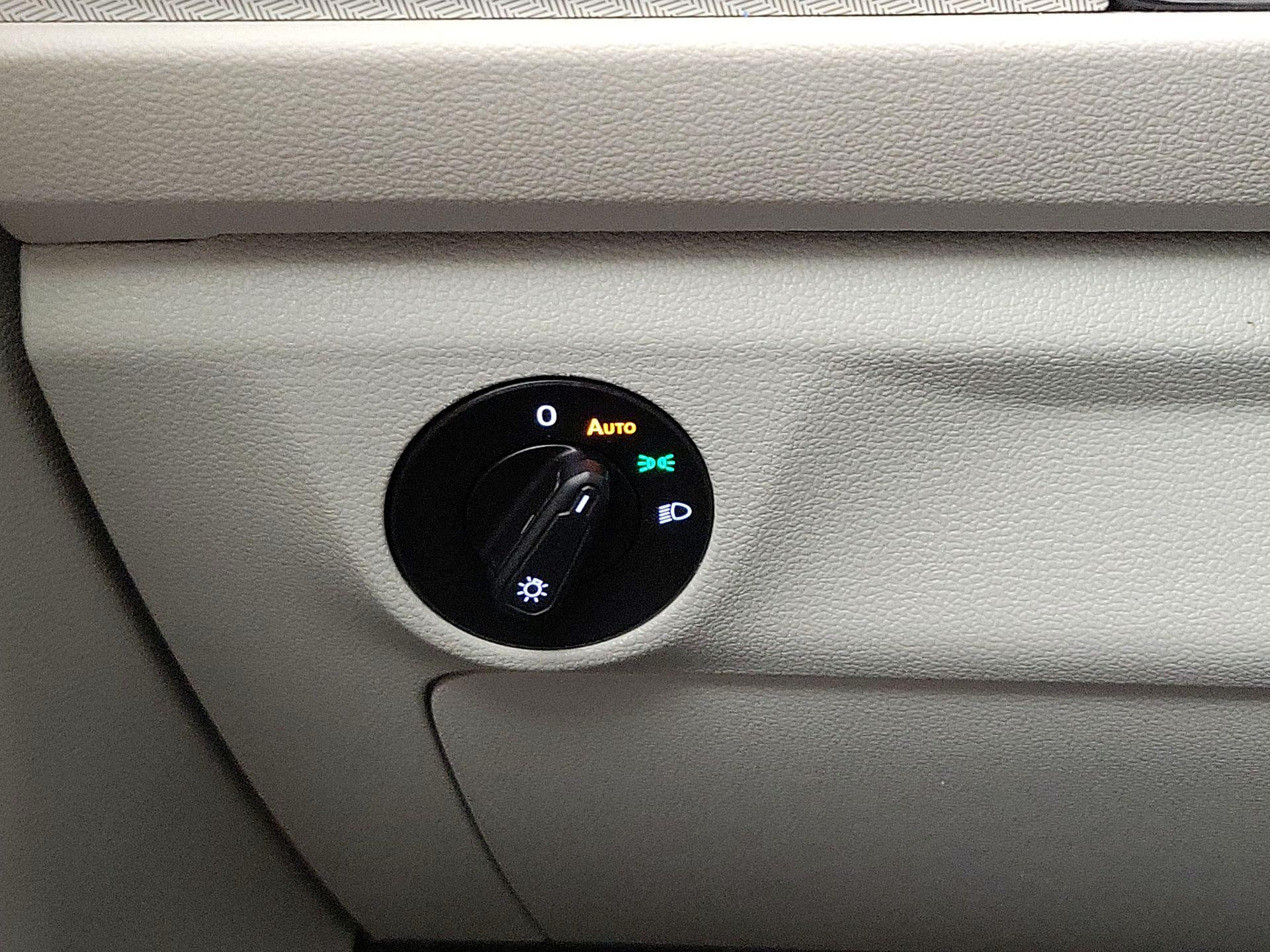 Thumbnail: 2019 Volkswagen Jetta - 13