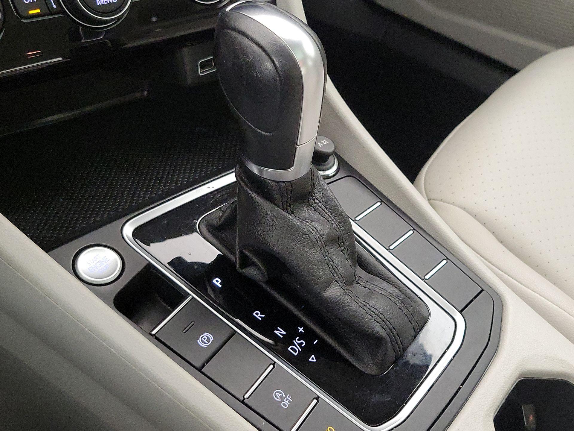 Thumbnail: 2019 Volkswagen Jetta - 17