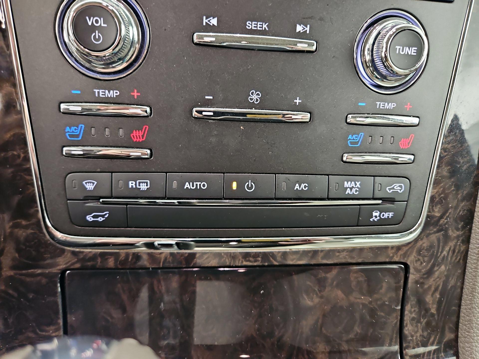 Thumbnail: 2015 Lincoln Navigator - 17