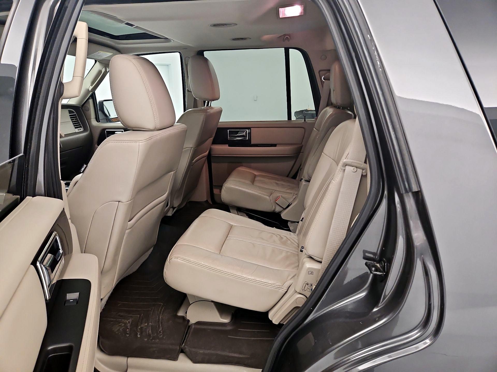 Thumbnail: 2015 Lincoln Navigator - 20