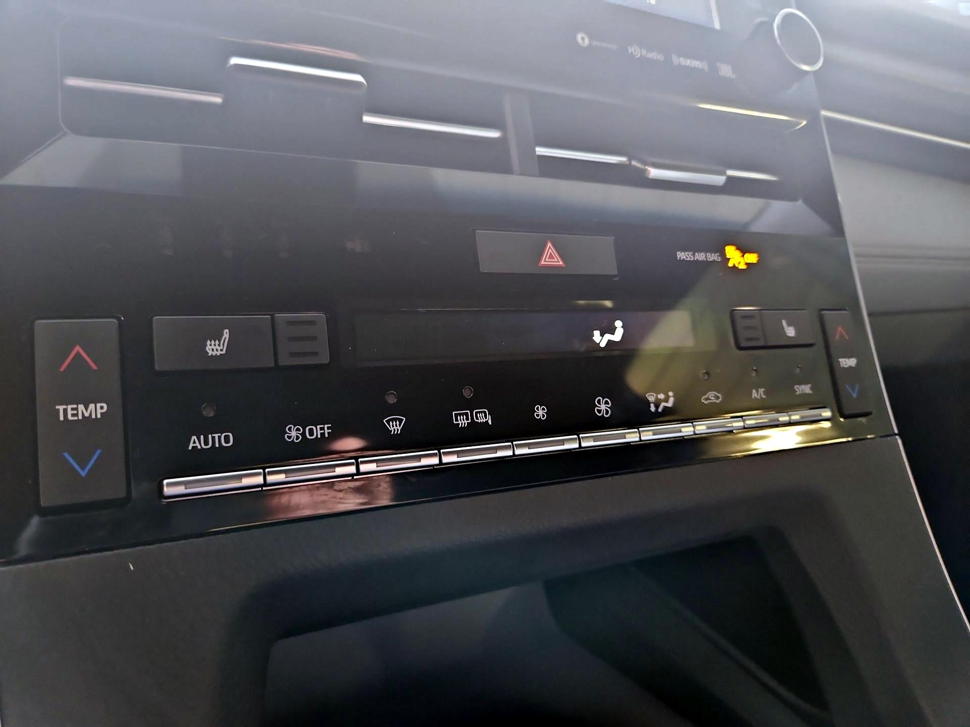 Thumbnail: 2019 Toyota Avalon - 14