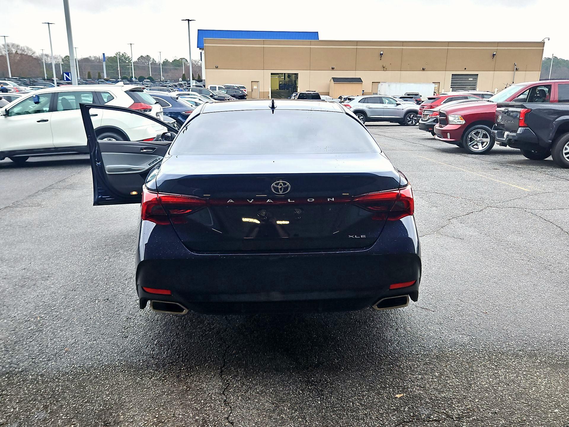 Thumbnail: 2019 Toyota Avalon - 6