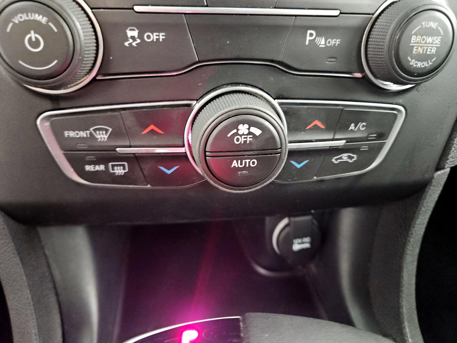 Thumbnail: 2017 Dodge Charger - 16