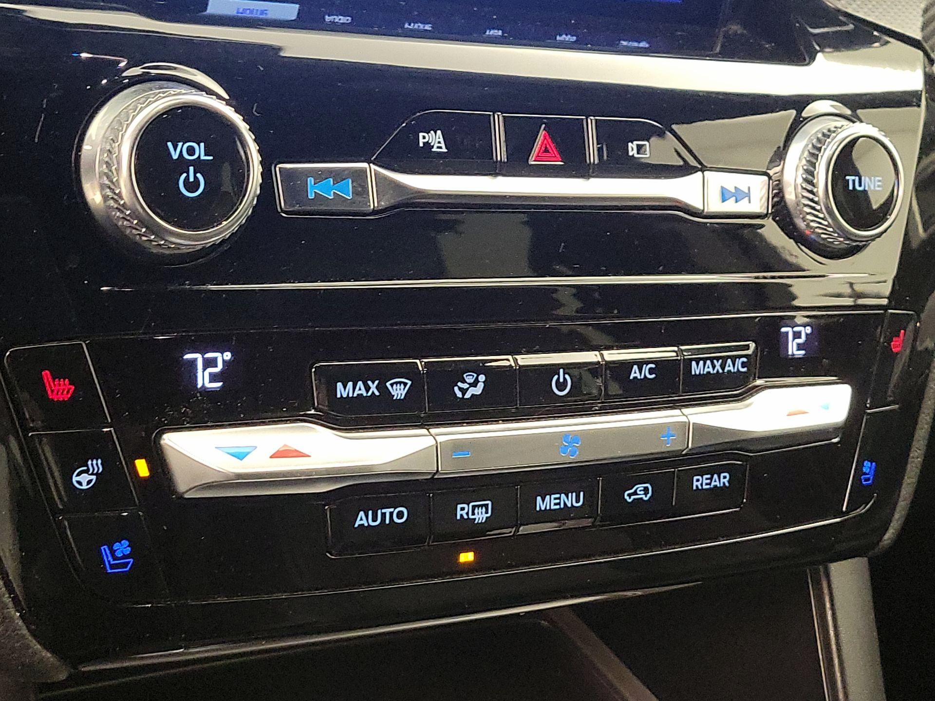 Thumbnail: 2021 Ford Explorer - 17