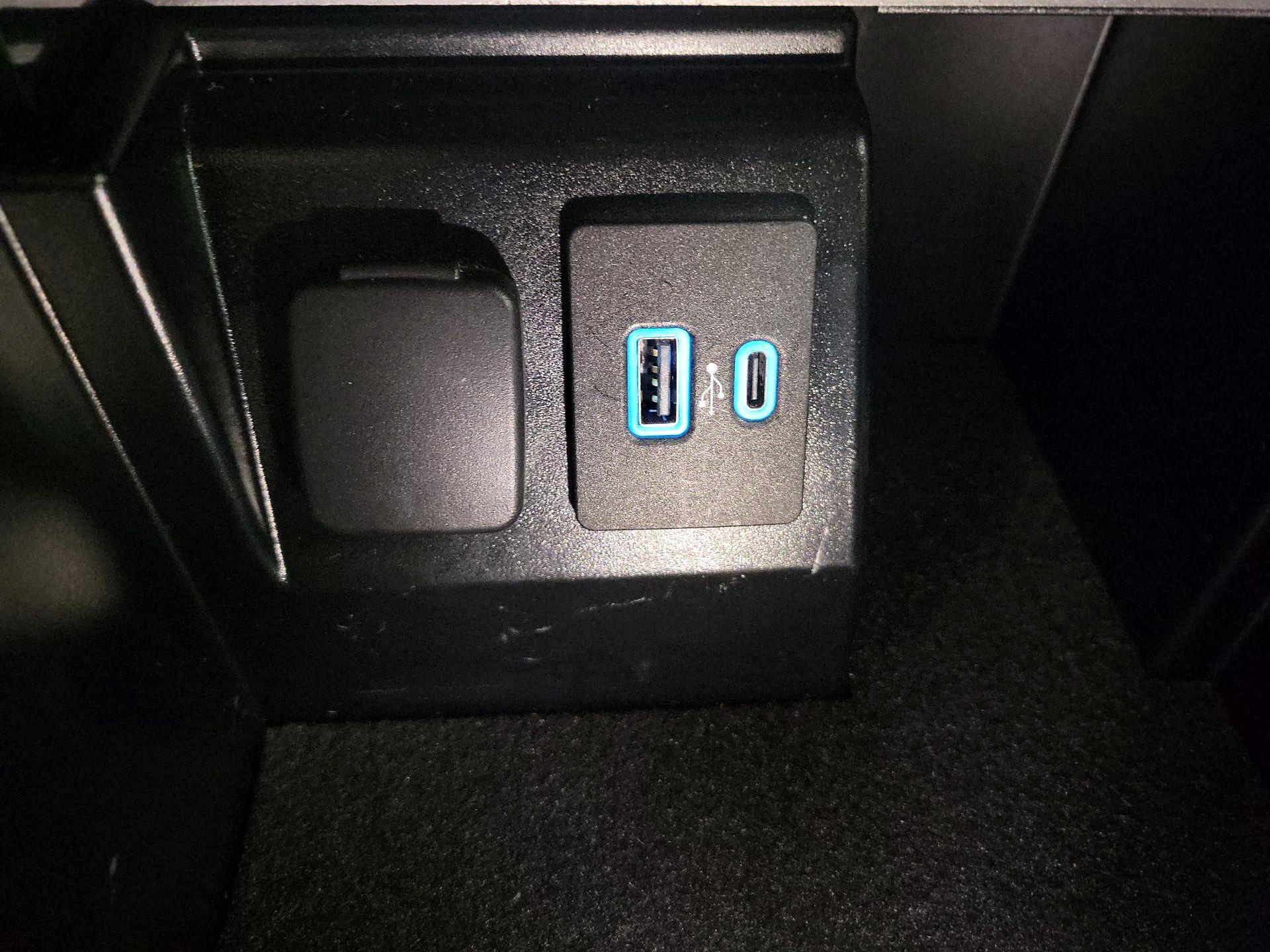 Thumbnail: 2021 Ford Explorer - 19