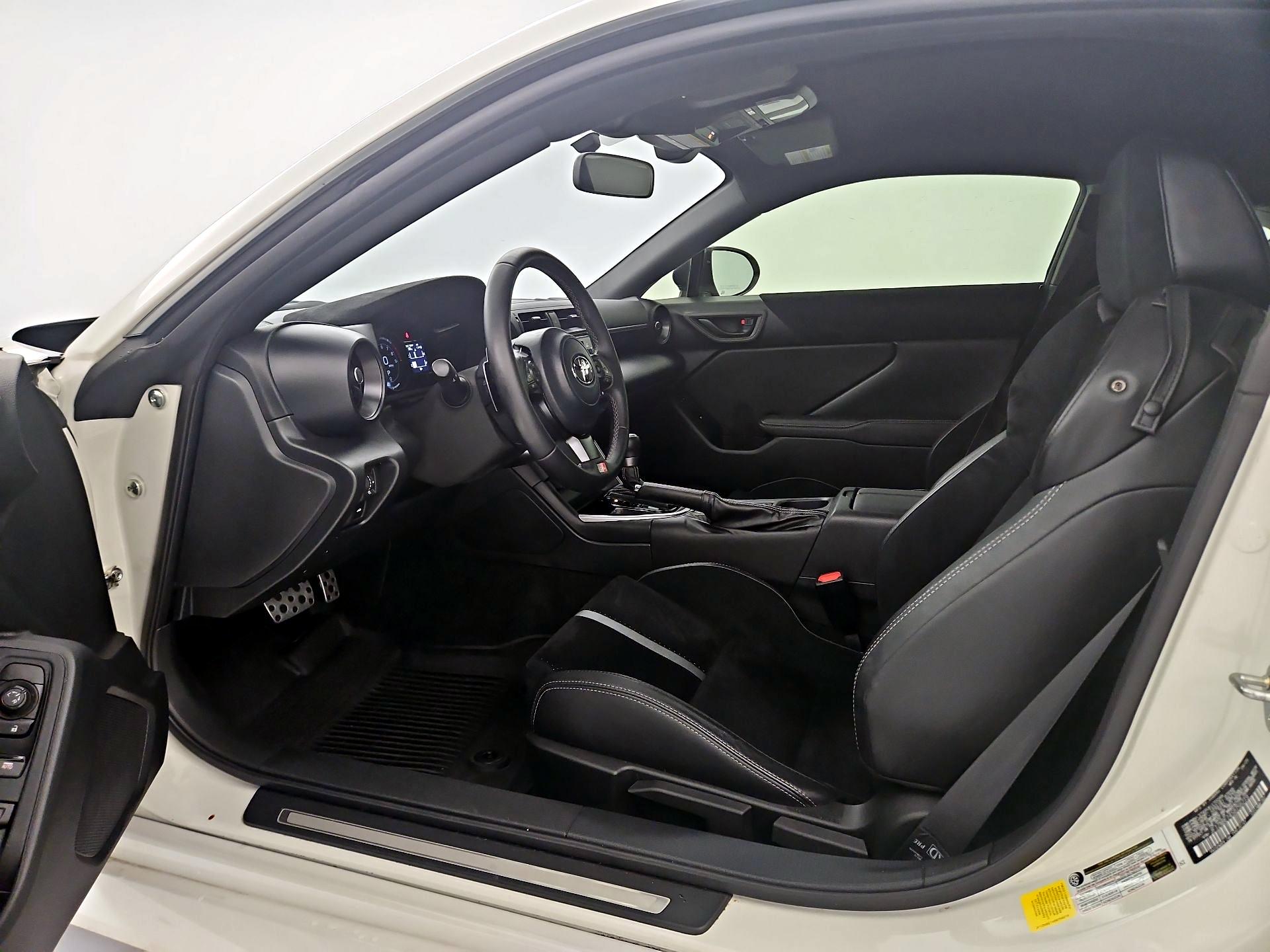 Thumbnail: 2025 Toyota GR86 - 11