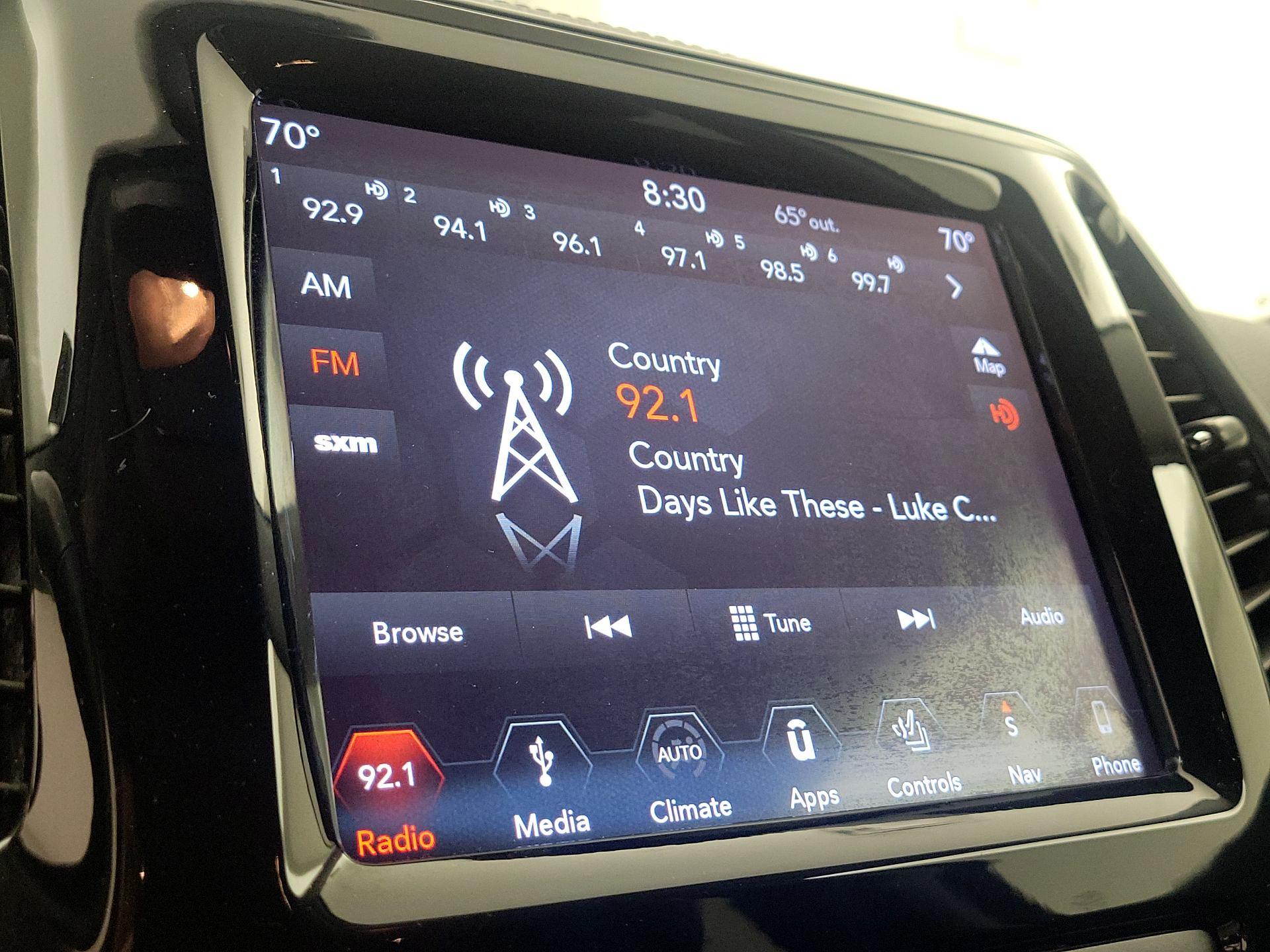 Thumbnail: 2019 Jeep Cherokee - 16