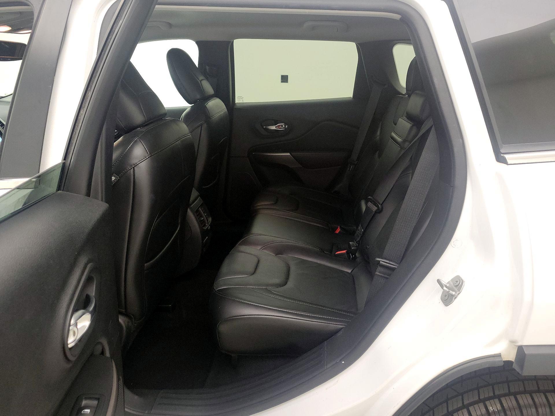 Thumbnail: 2019 Jeep Cherokee - 20