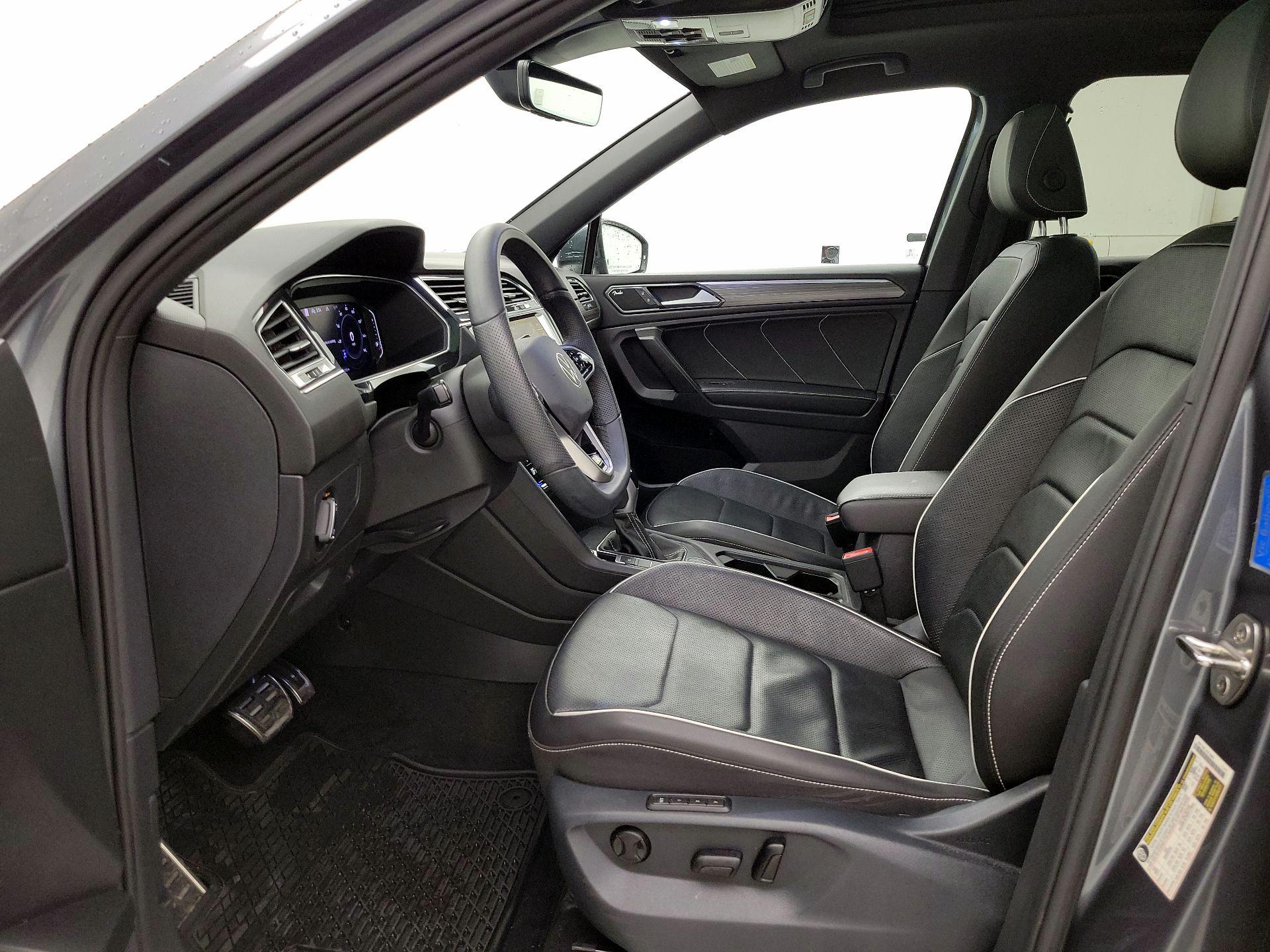 Thumbnail: 2022 Volkswagen Tiguan - 11