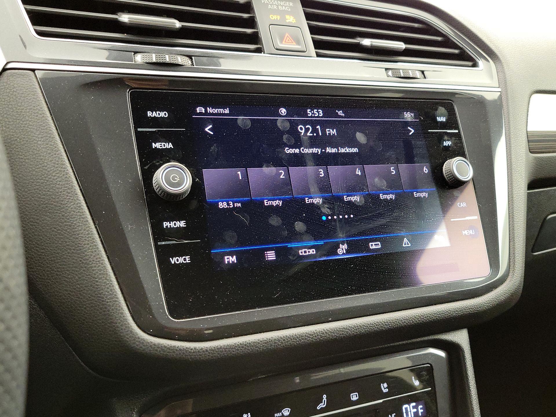 Thumbnail: 2022 Volkswagen Tiguan - 16