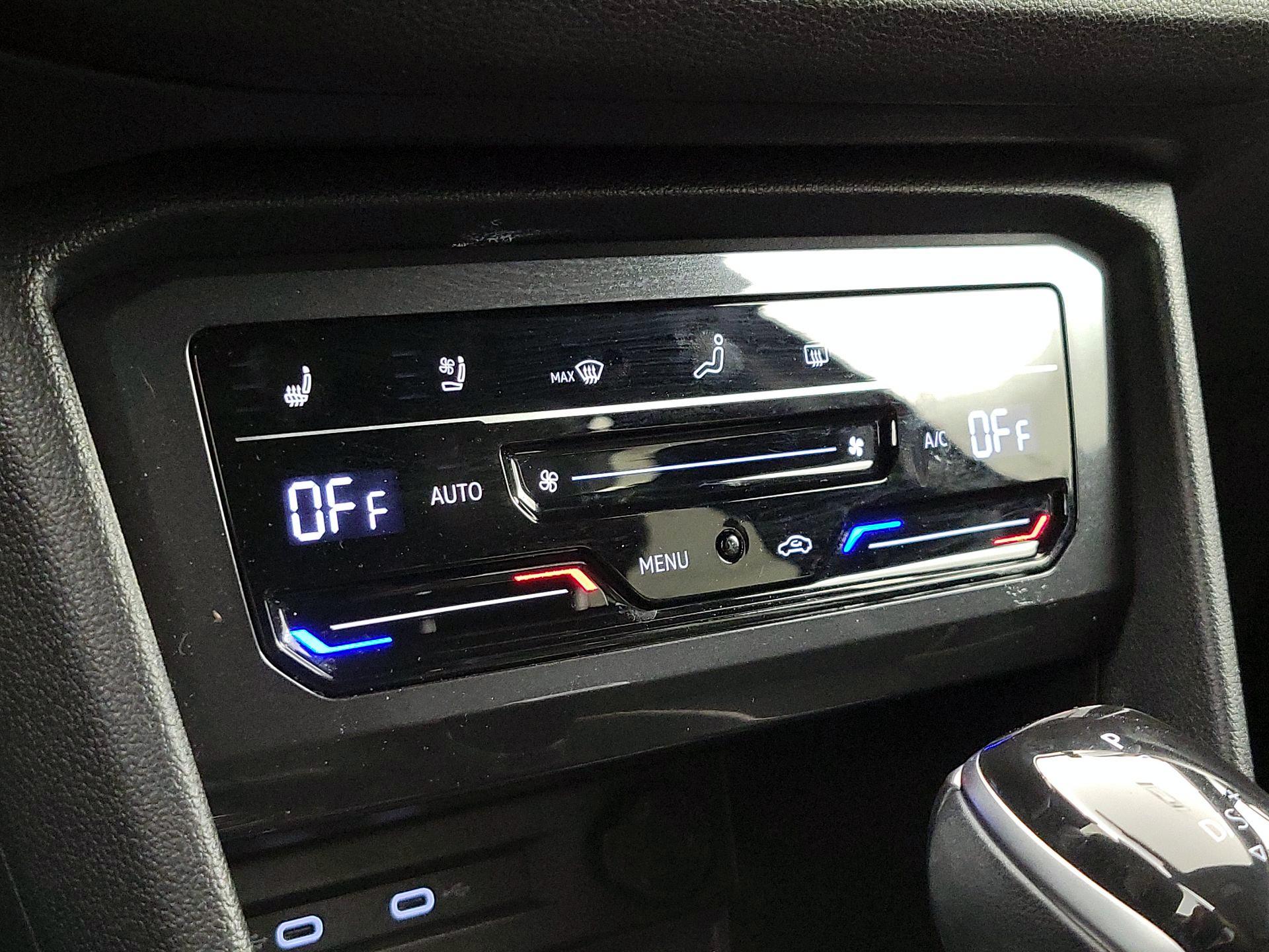 Thumbnail: 2022 Volkswagen Tiguan - 17