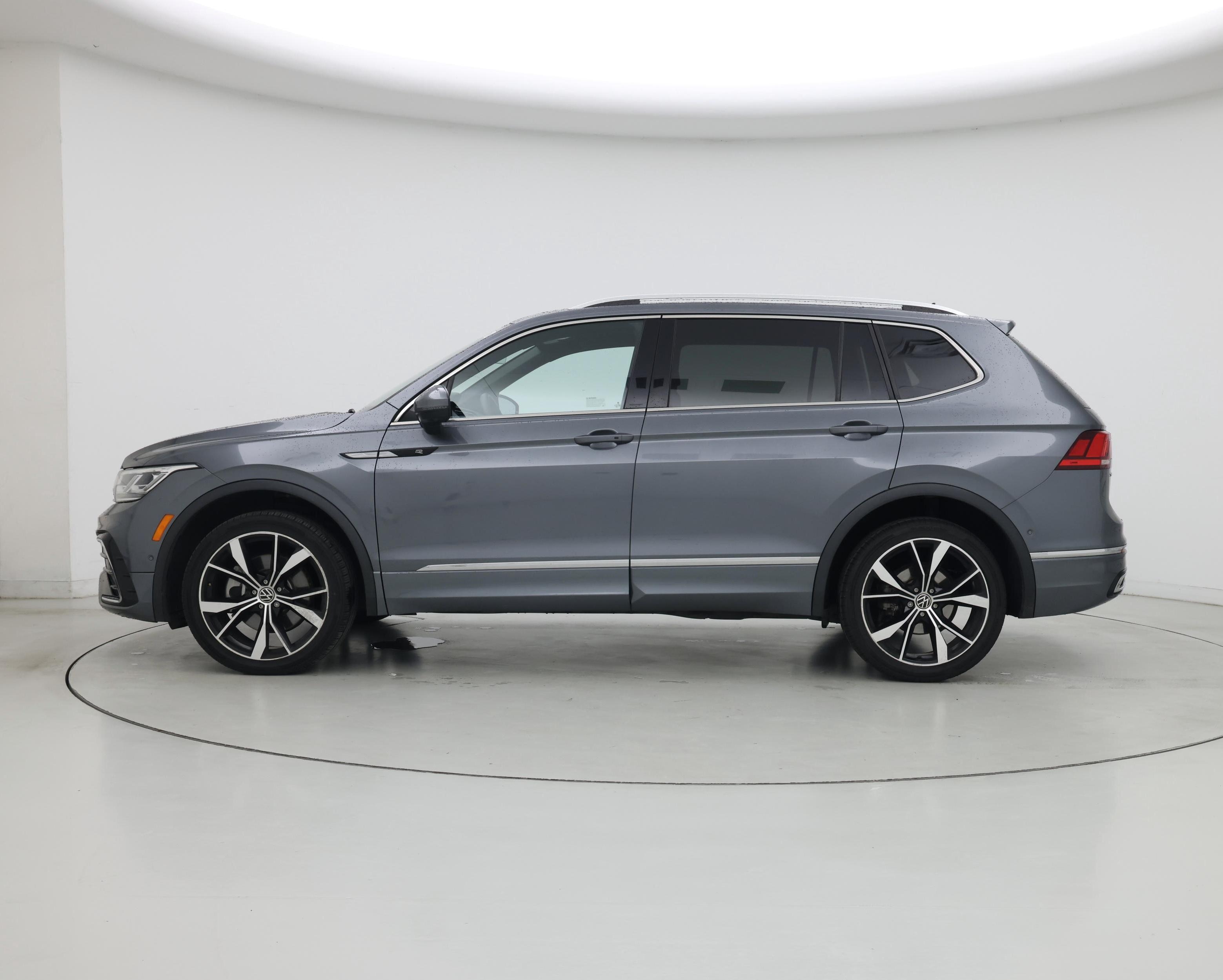 Thumbnail: 2022 Volkswagen Tiguan - 3