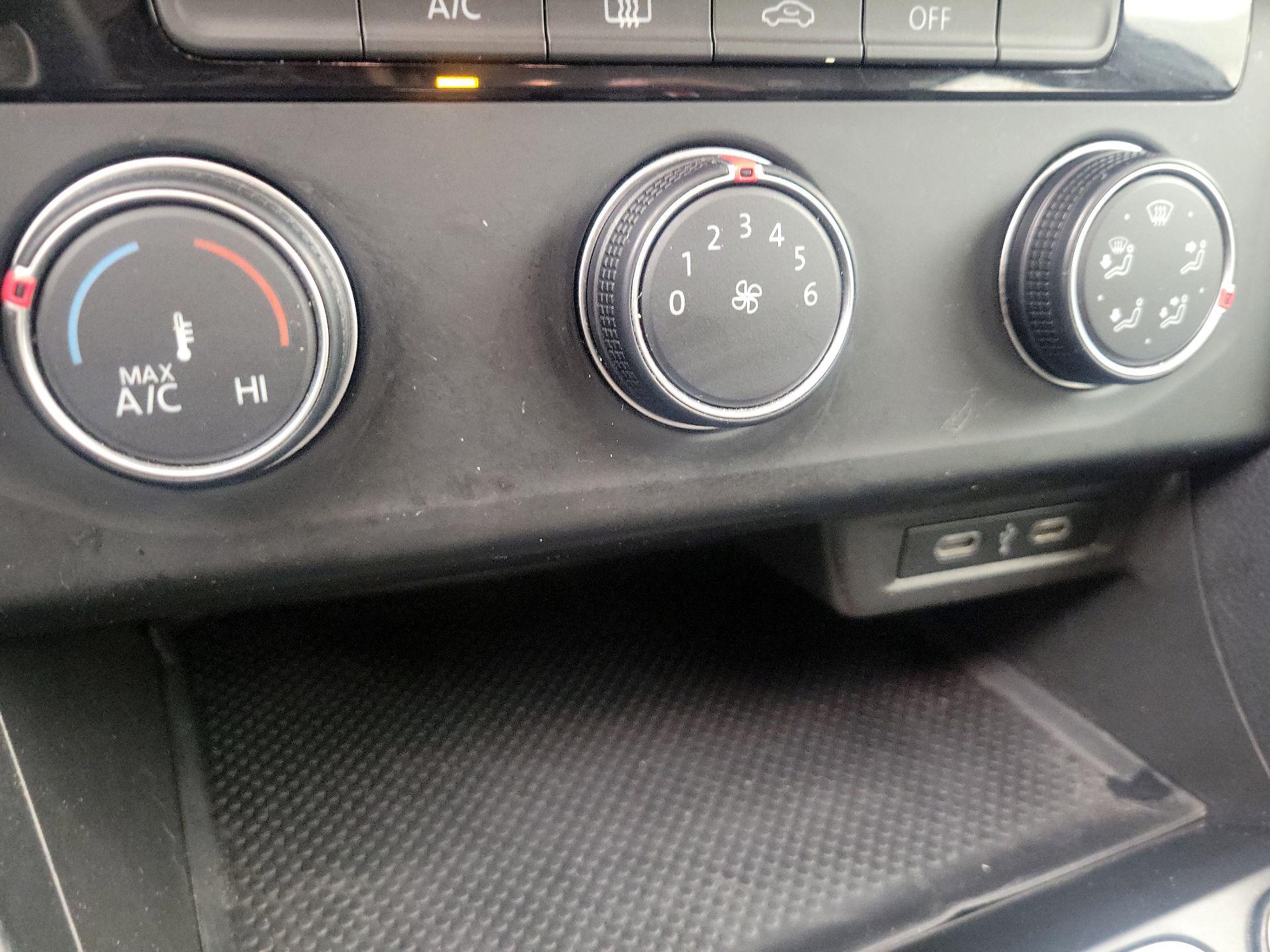 Thumbnail: 2021 Volkswagen Jetta - 16