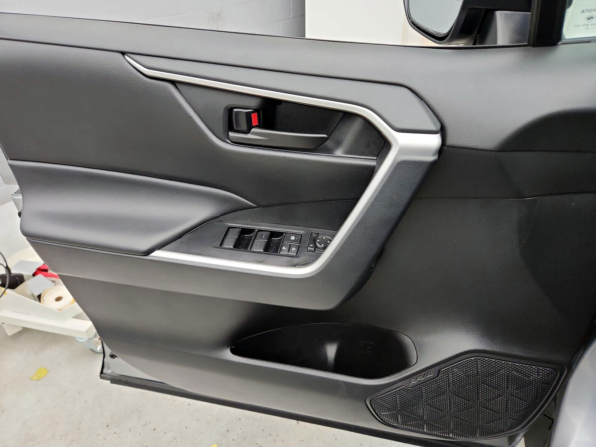 Thumbnail: 2025 Toyota RAV4 - 12