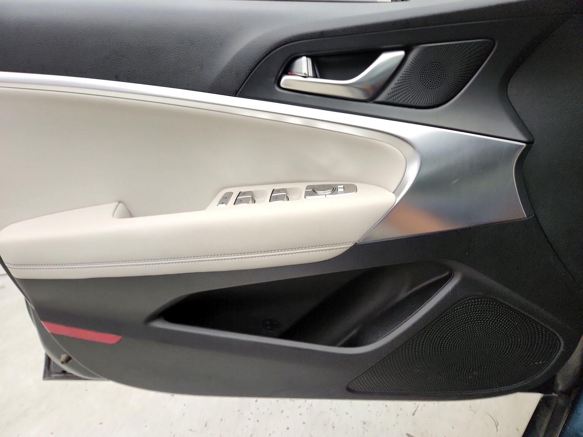 Thumbnail: 2025 Genesis G70 - 12