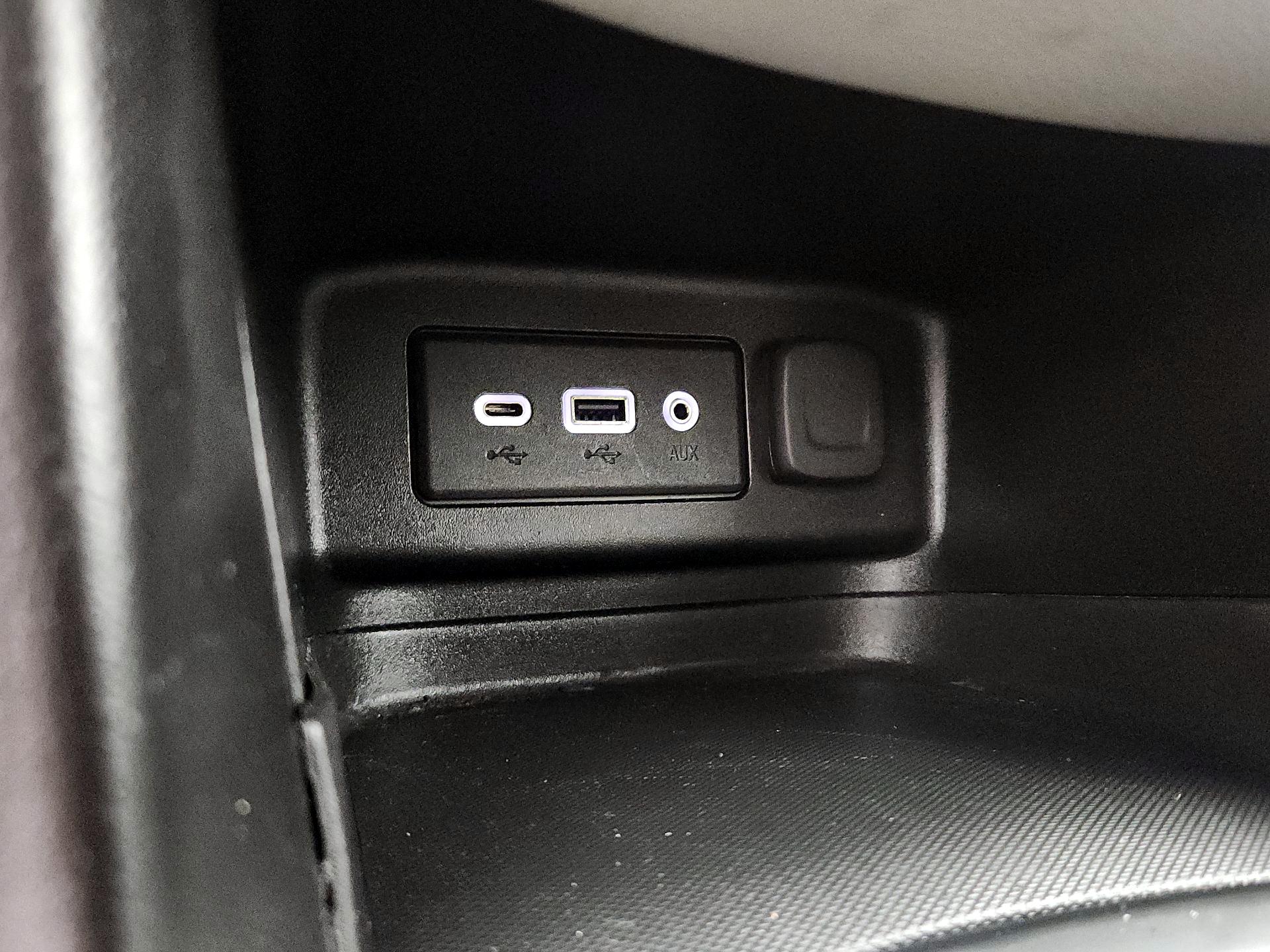 Thumbnail: 2020 Chevrolet Equinox - 18