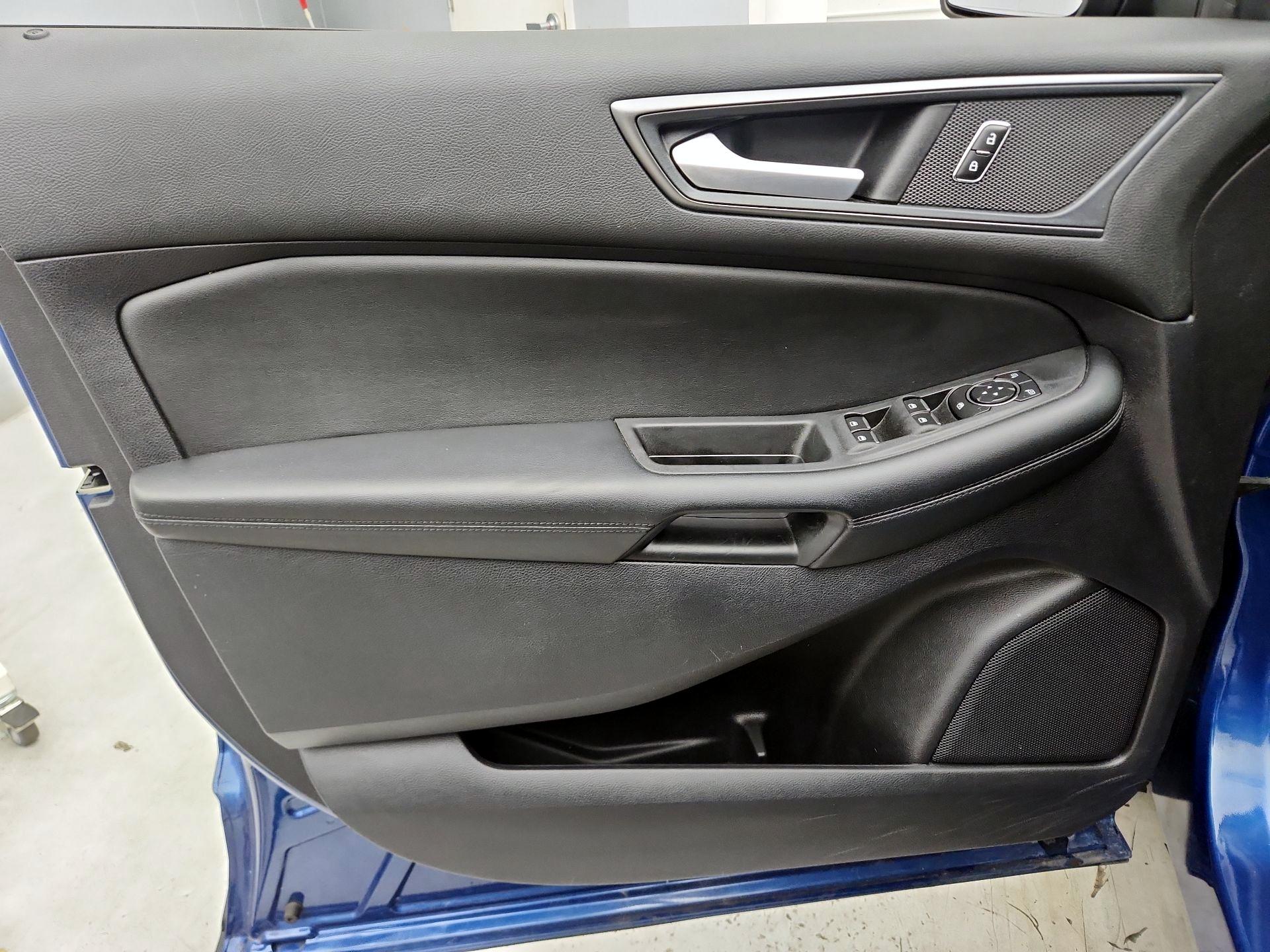 Thumbnail: 2020 Ford Edge - 12