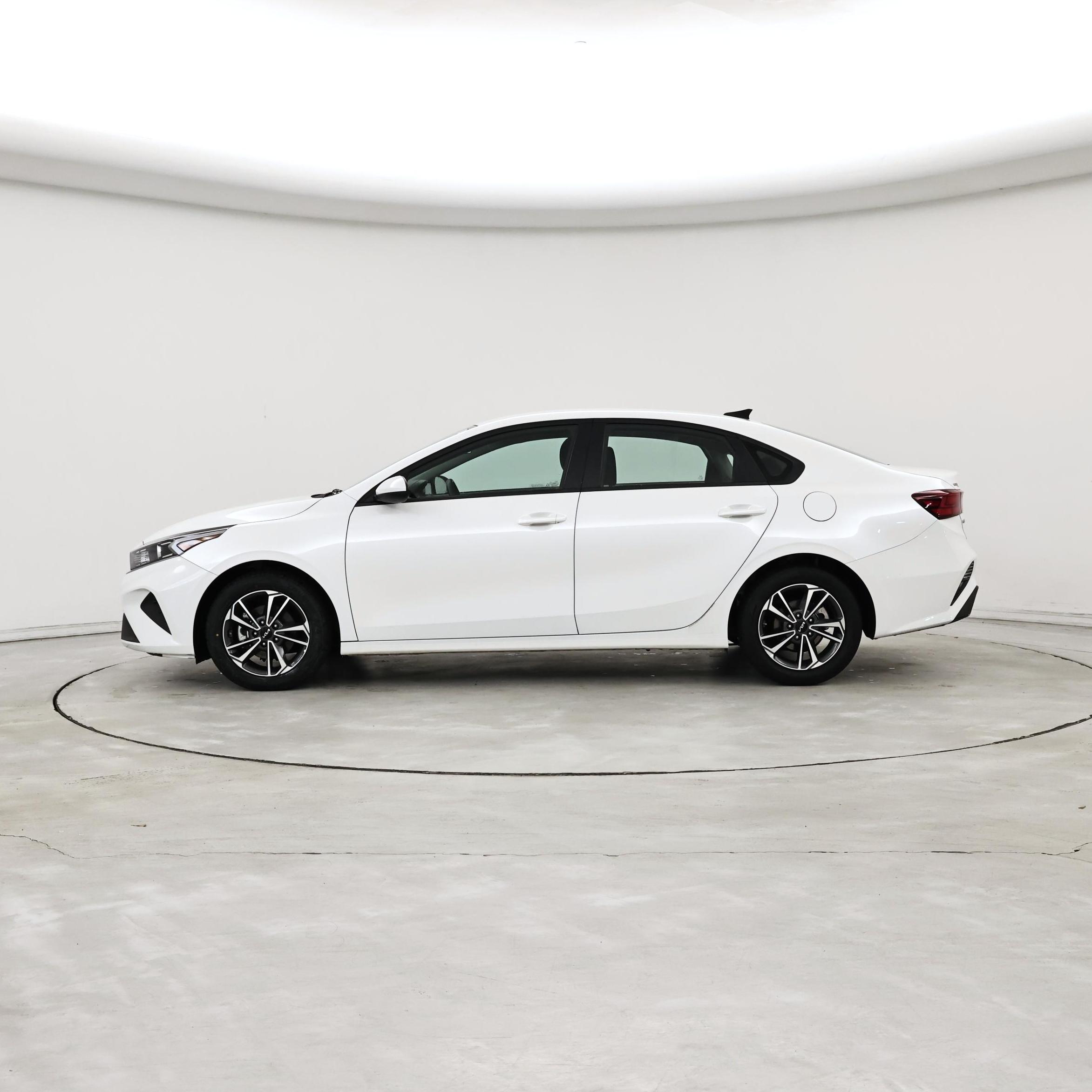 Thumbnail: 2024 Kia Forte - 3