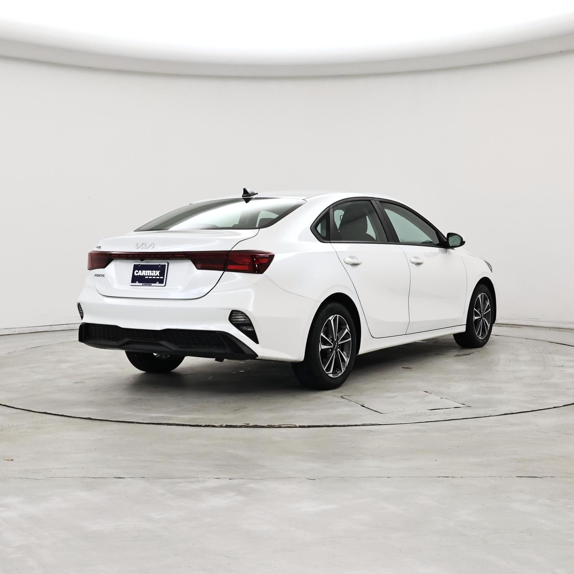 Thumbnail: 2024 Kia Forte - 8