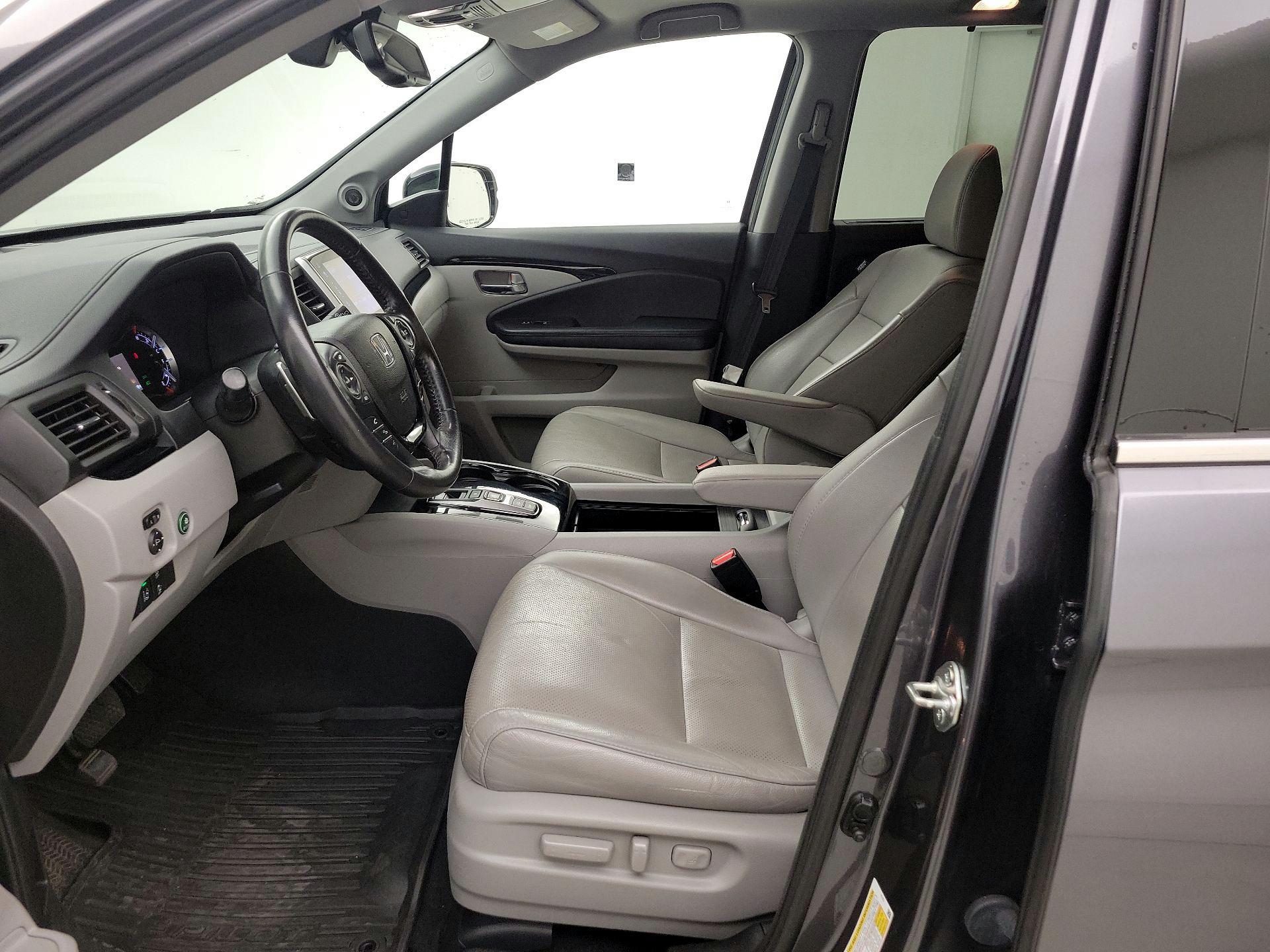 Thumbnail: 2018 Honda Pilot - 11