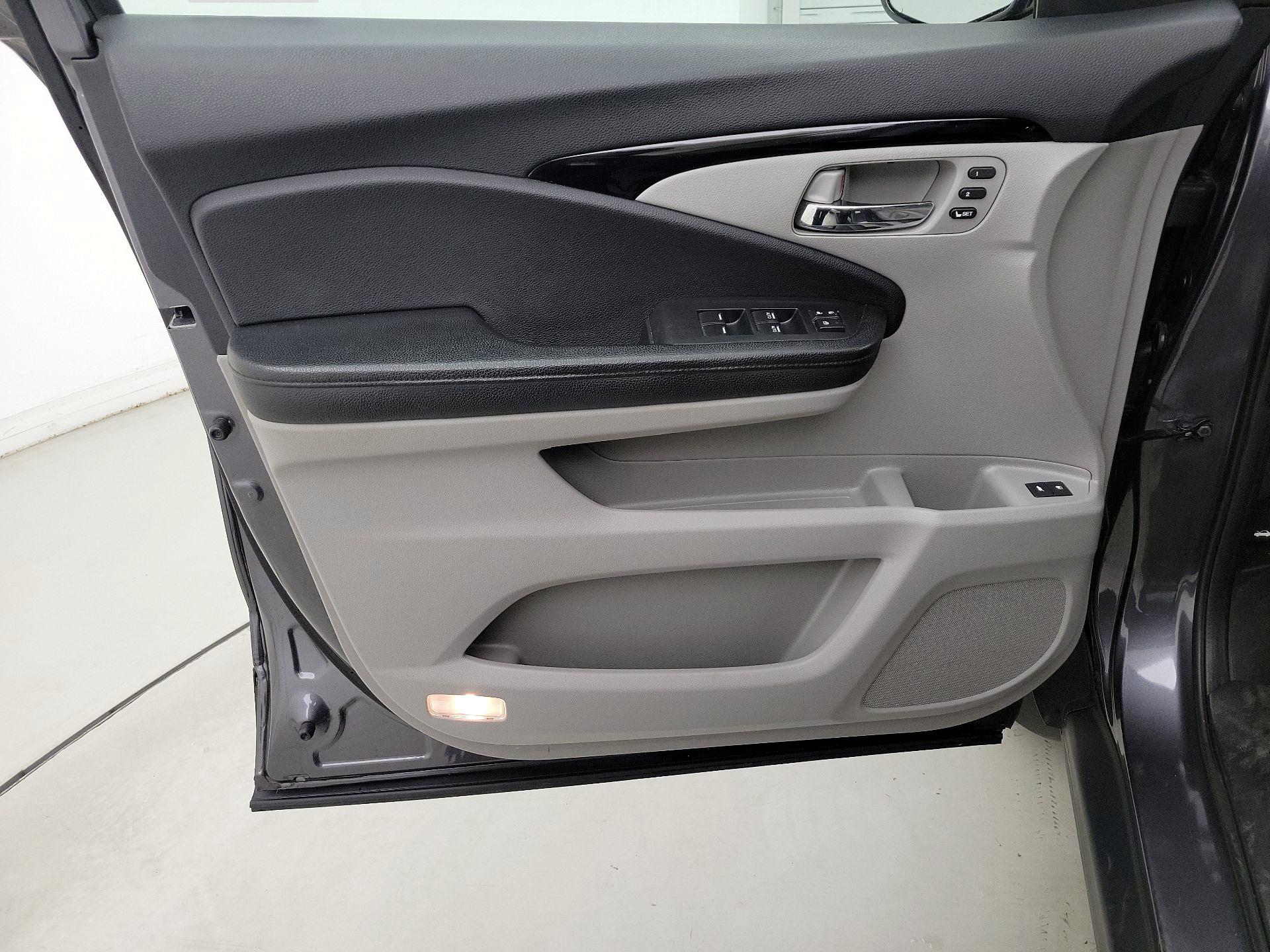 Thumbnail: 2018 Honda Pilot - 12