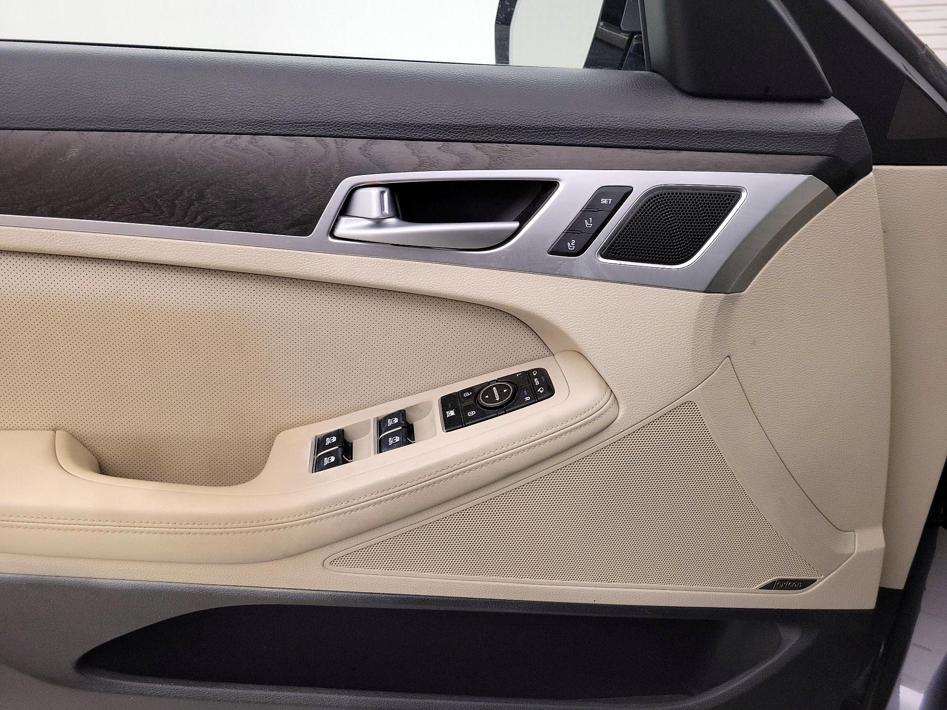 Thumbnail: 2015 Hyundai Genesis - 12