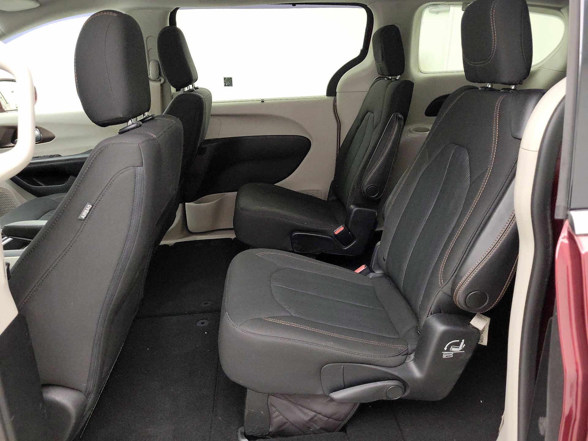 Thumbnail: 2018 Chrysler Pacifica - 19