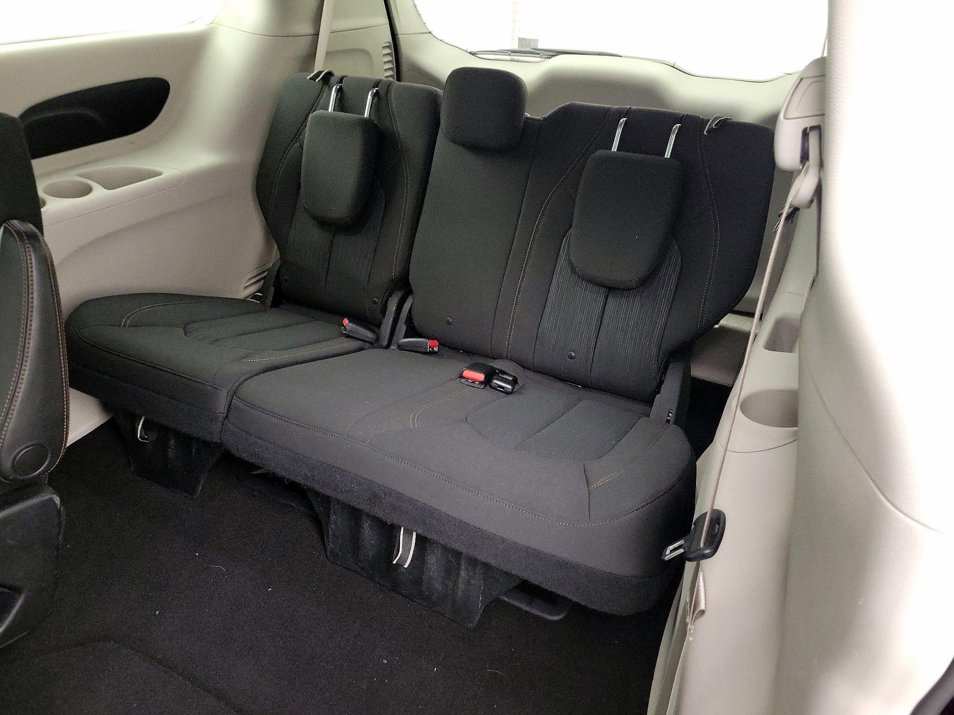 Thumbnail: 2018 Chrysler Pacifica - 20