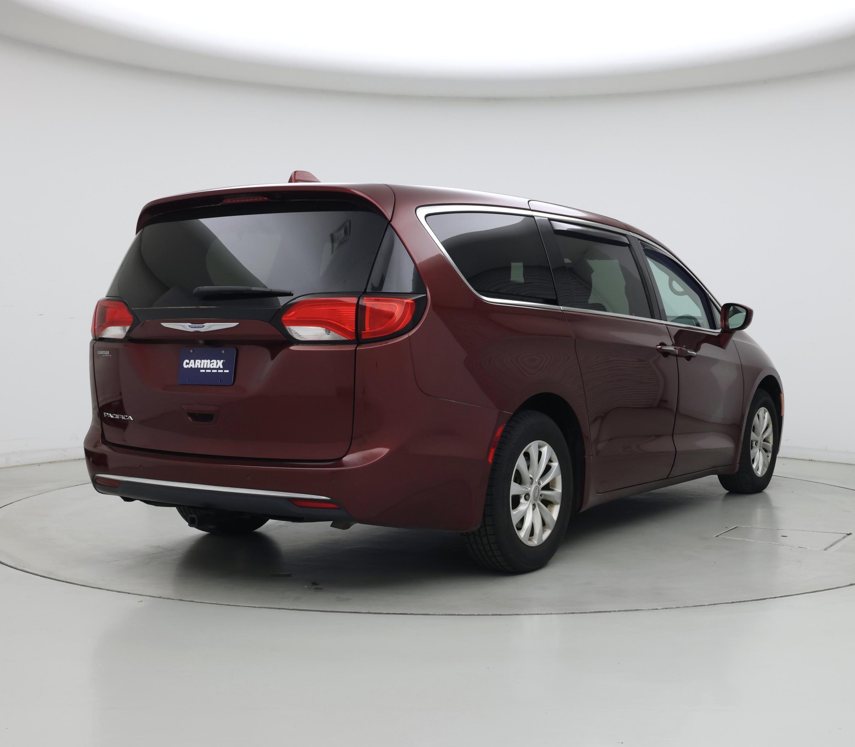 Thumbnail: 2018 Chrysler Pacifica - 8