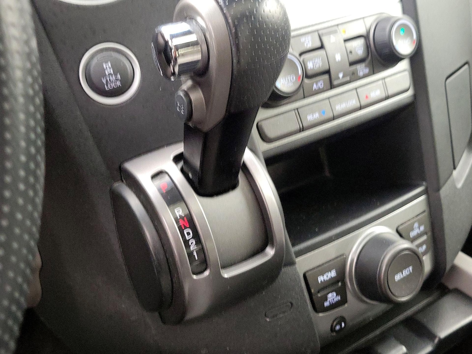 2015 Honda Pilot SE - Photo 18