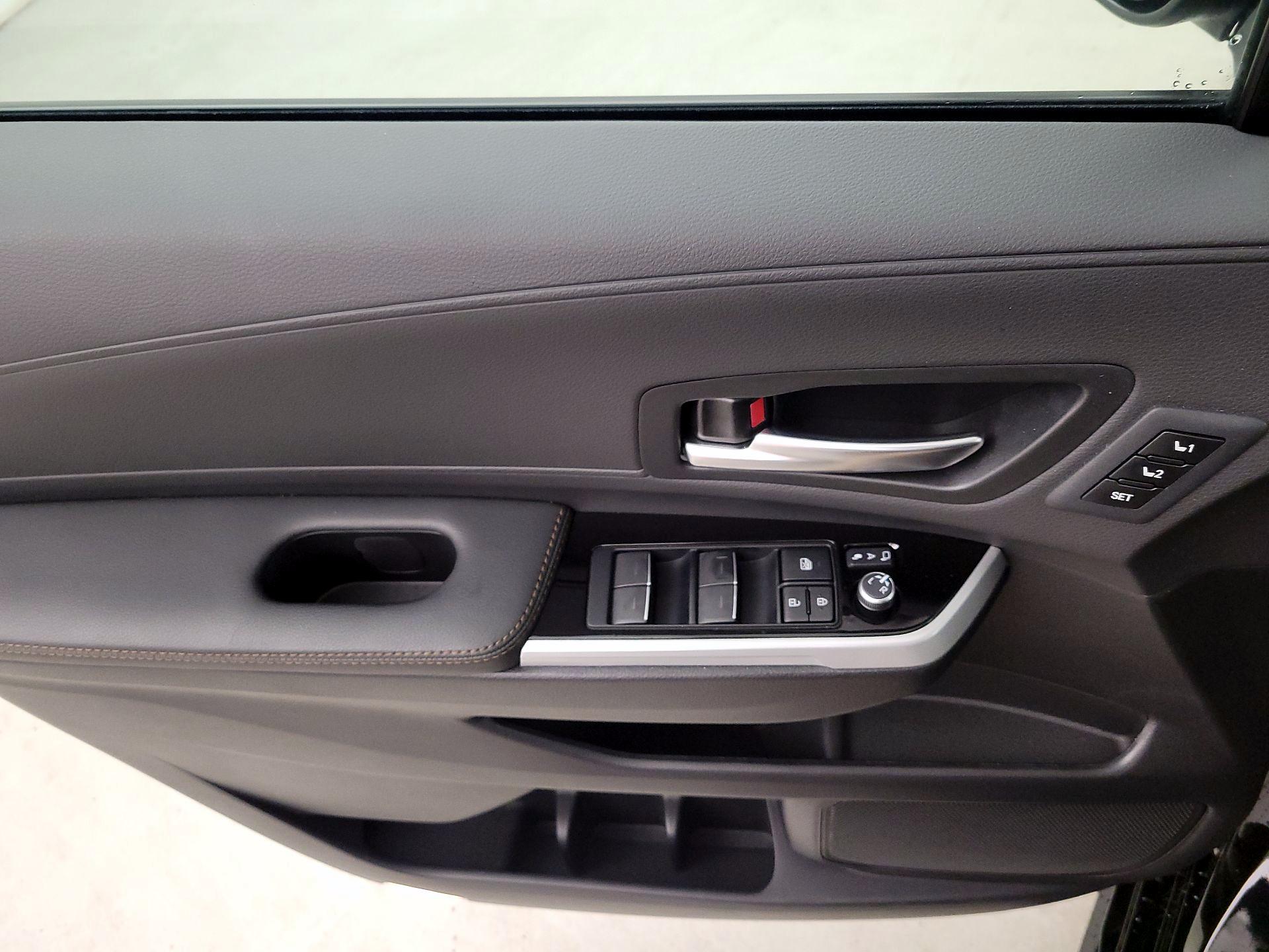 Thumbnail: 2025 Toyota Sienna - 12