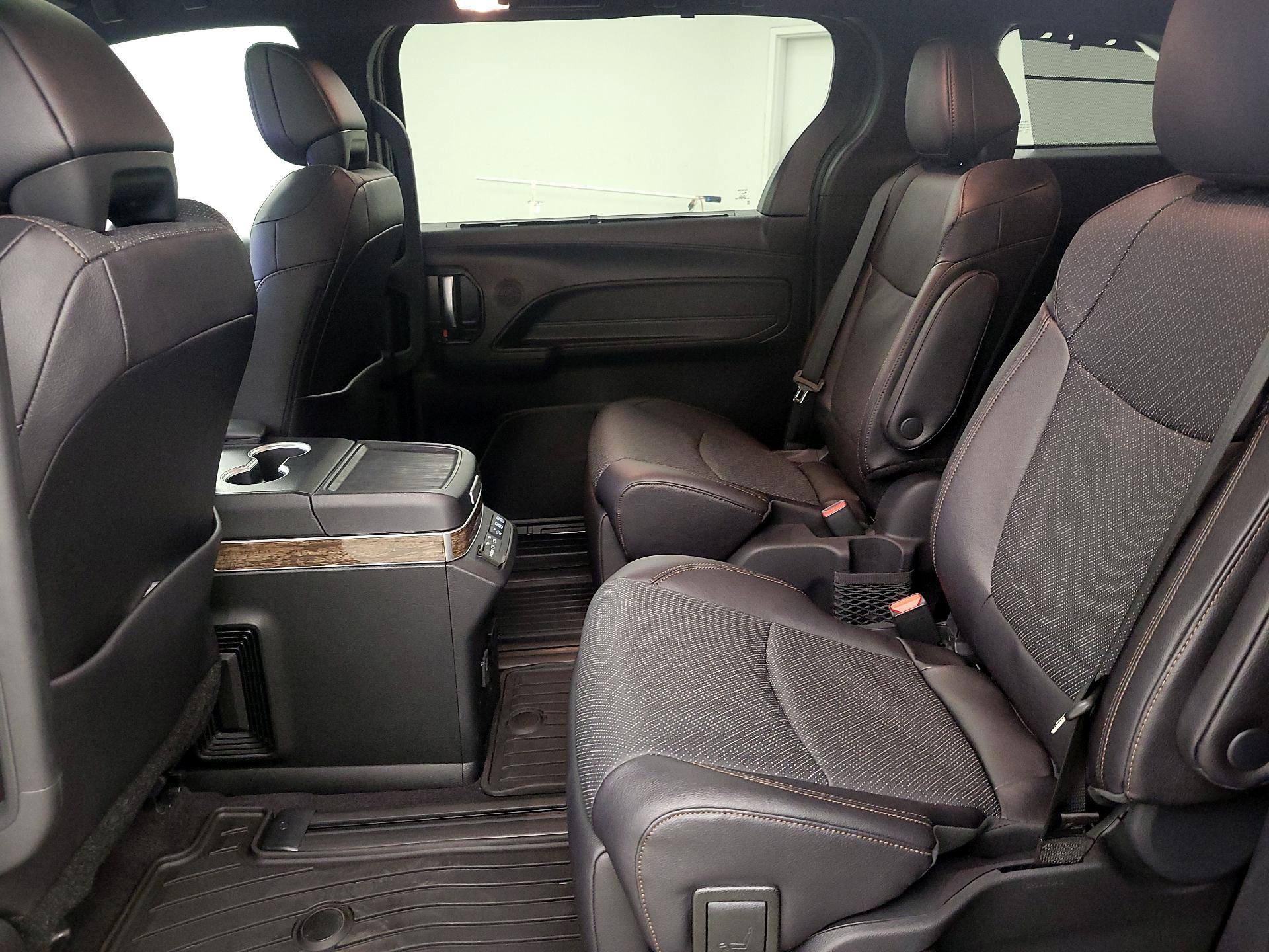 Thumbnail: 2025 Toyota Sienna - 20