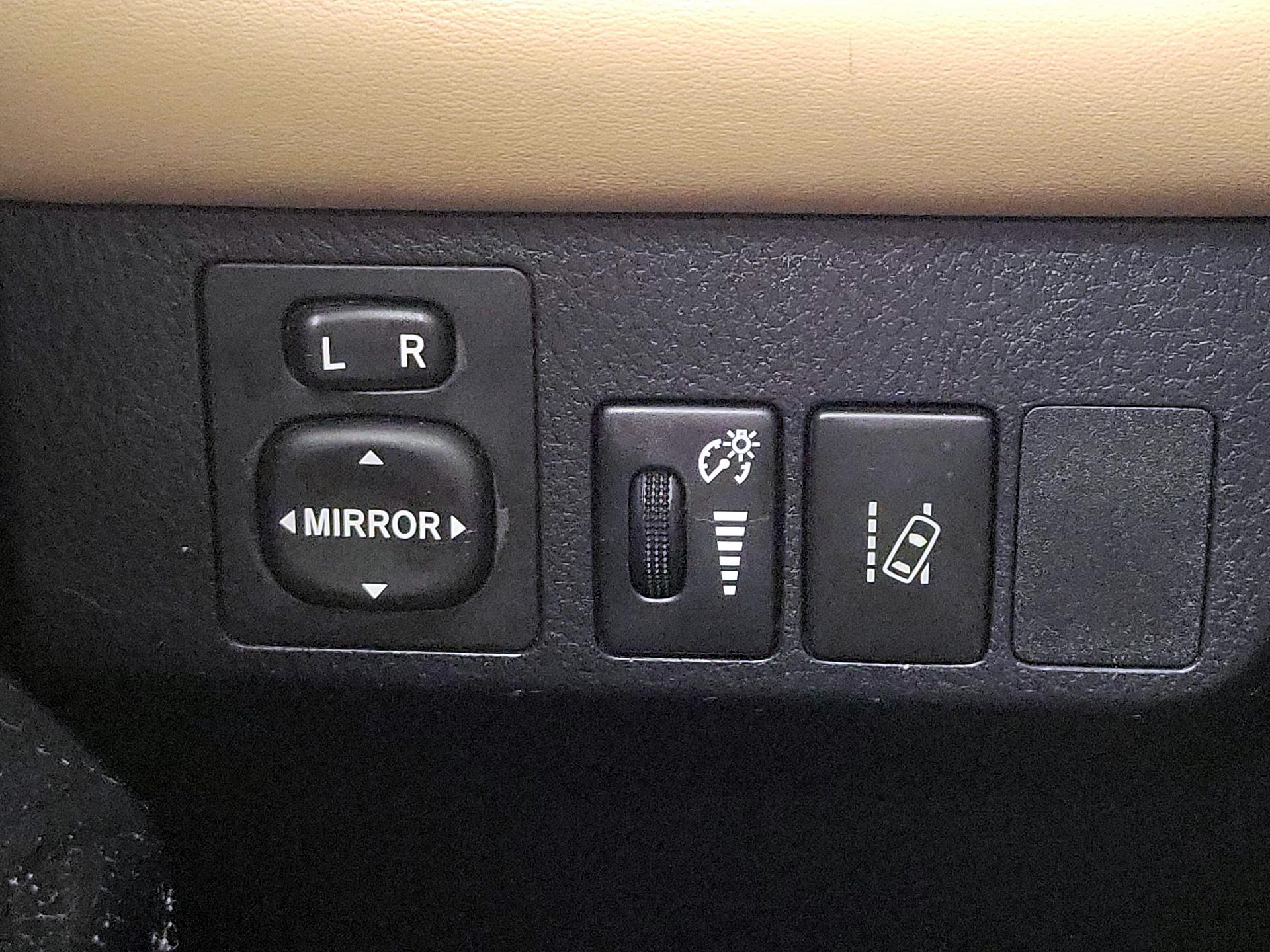 Thumbnail: 2017 Toyota RAV4 - 13