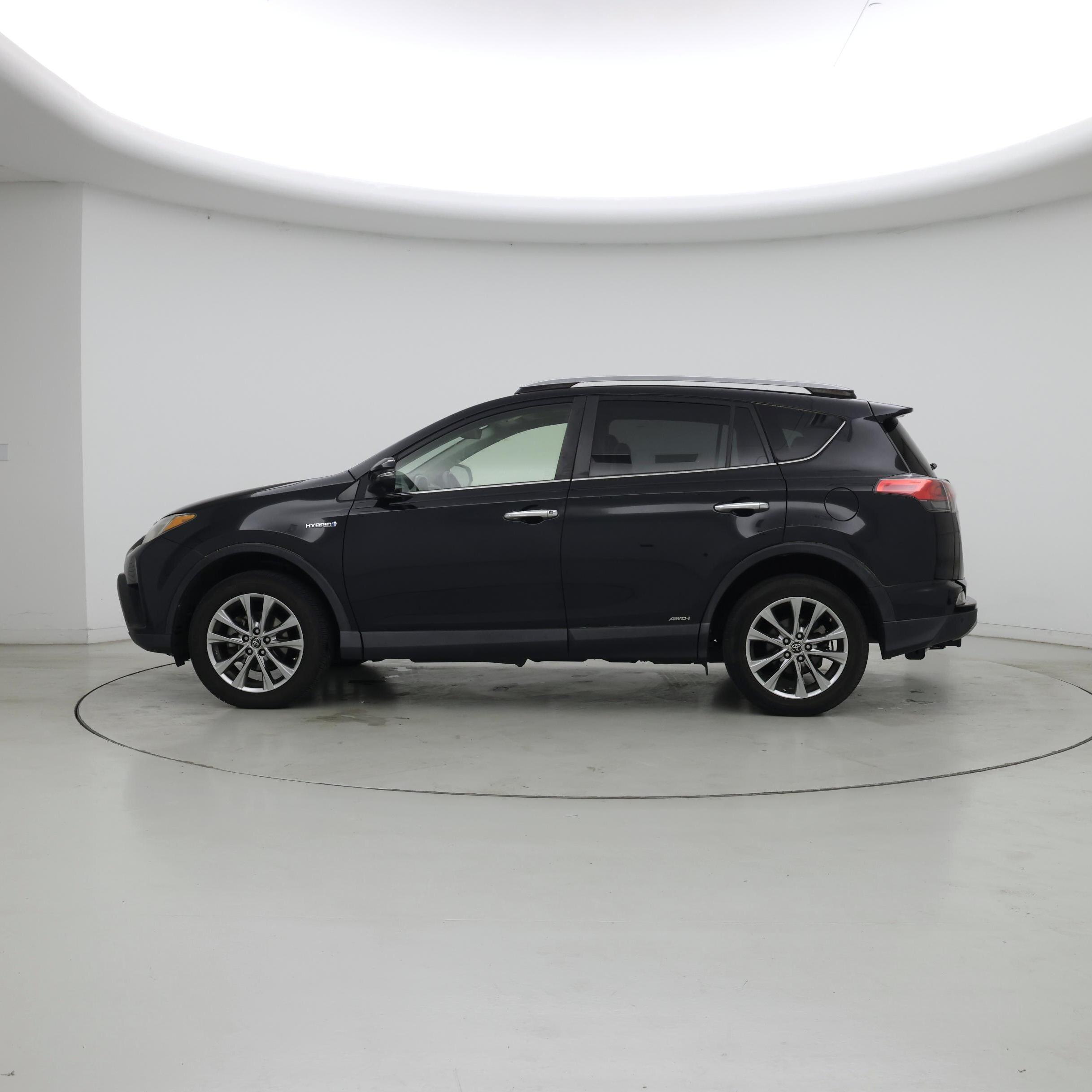 Thumbnail: 2017 Toyota RAV4 - 3