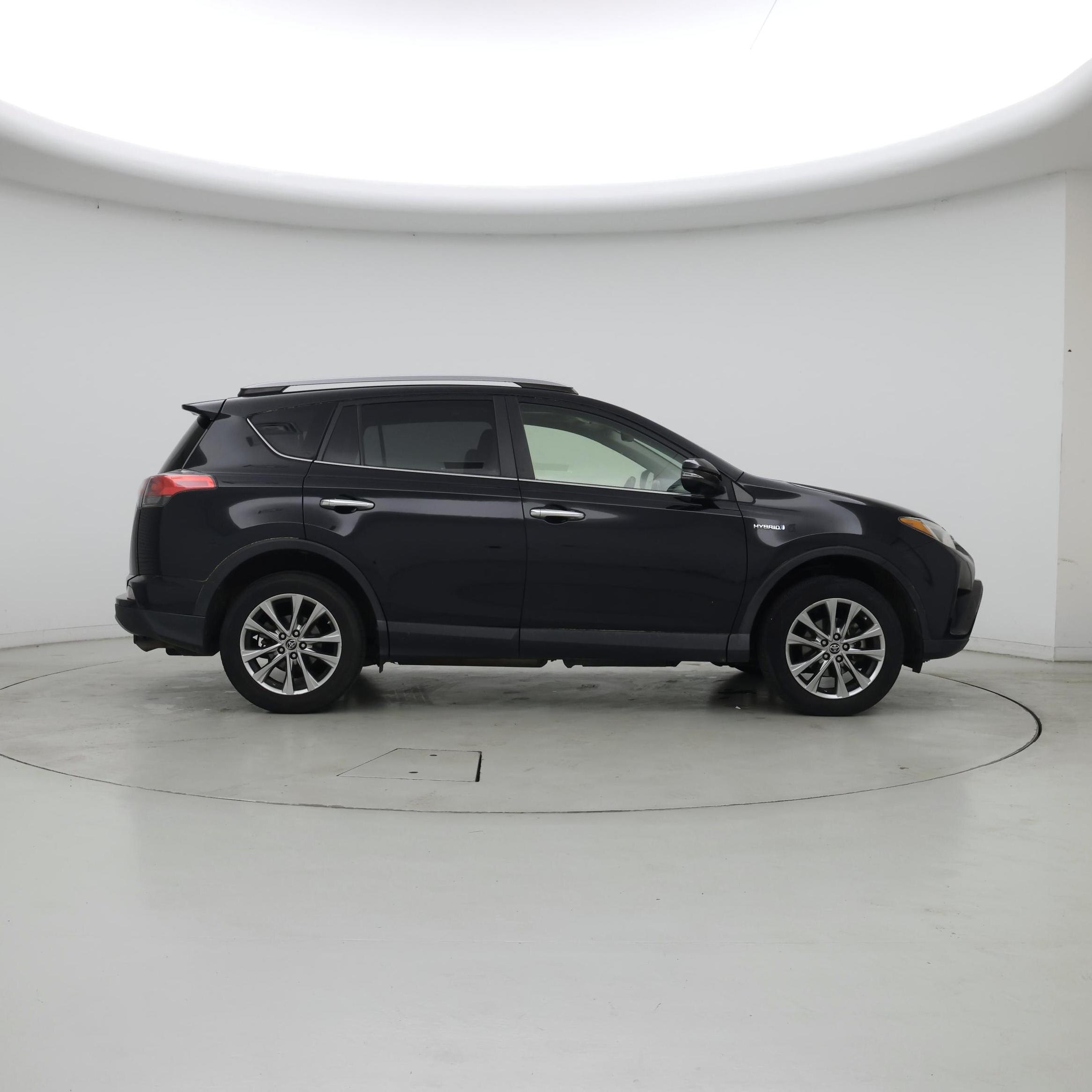 Thumbnail: 2017 Toyota RAV4 - 7