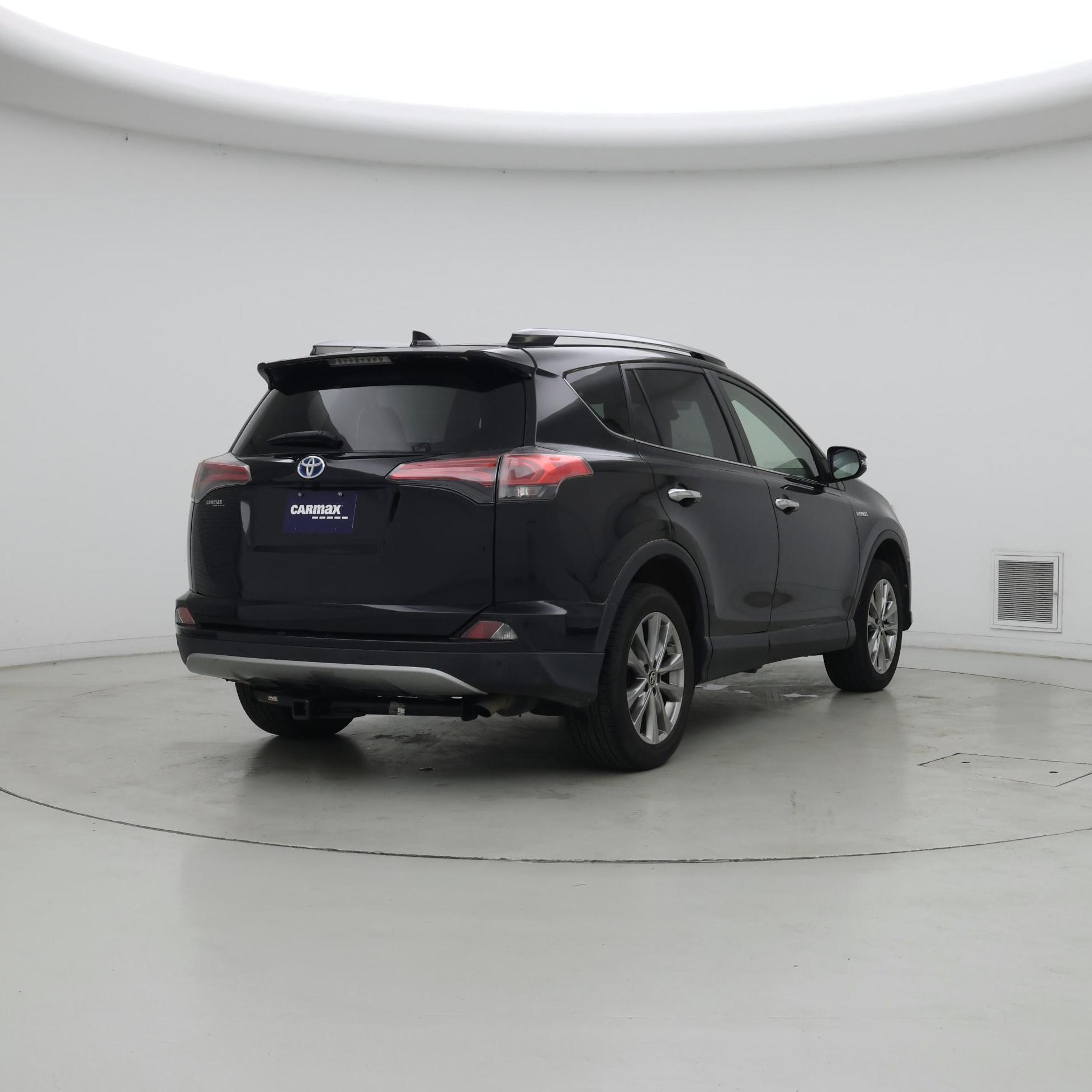 Thumbnail: 2017 Toyota RAV4 - 8