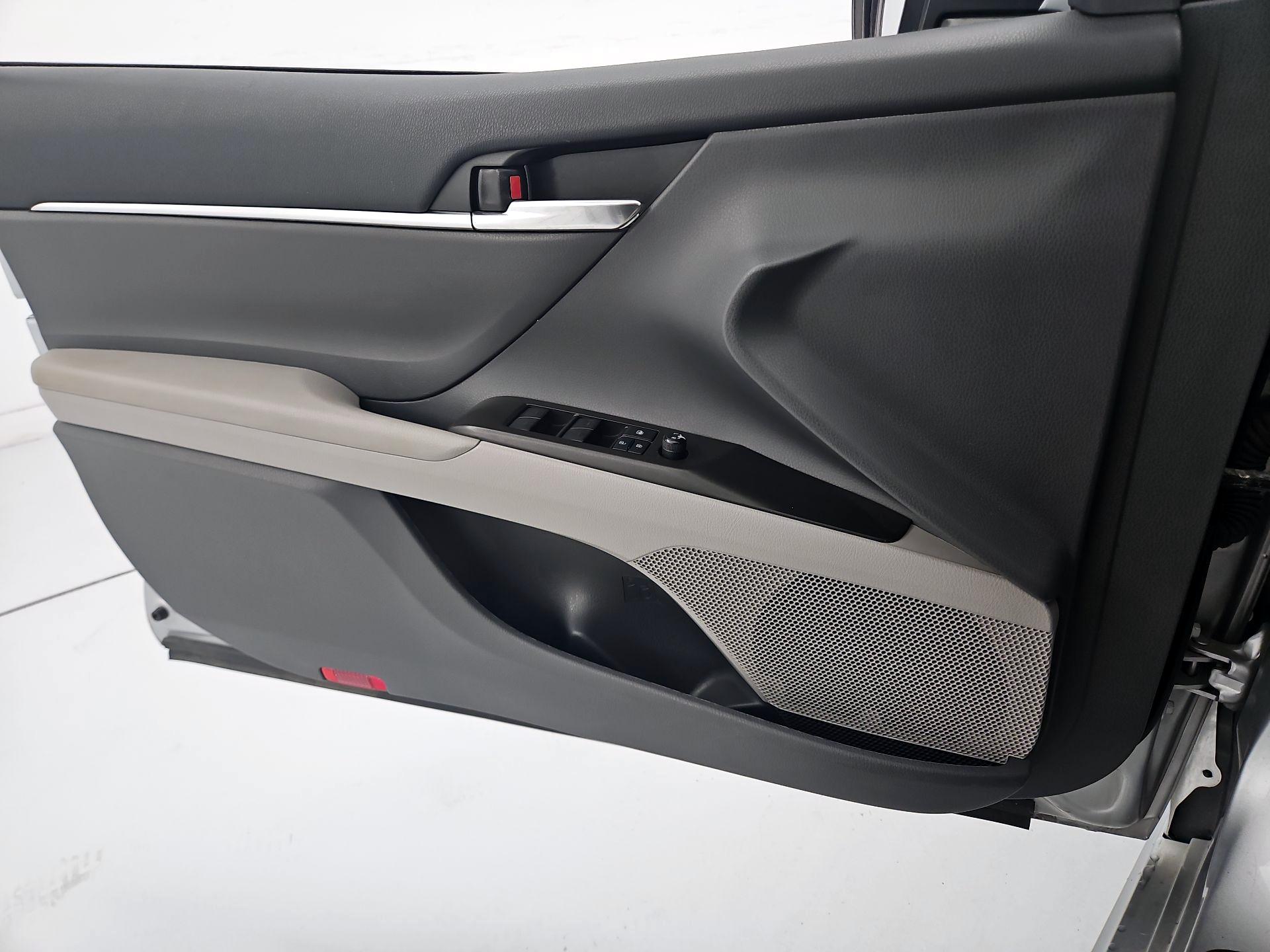 Thumbnail: 2022 Toyota Camry - 12